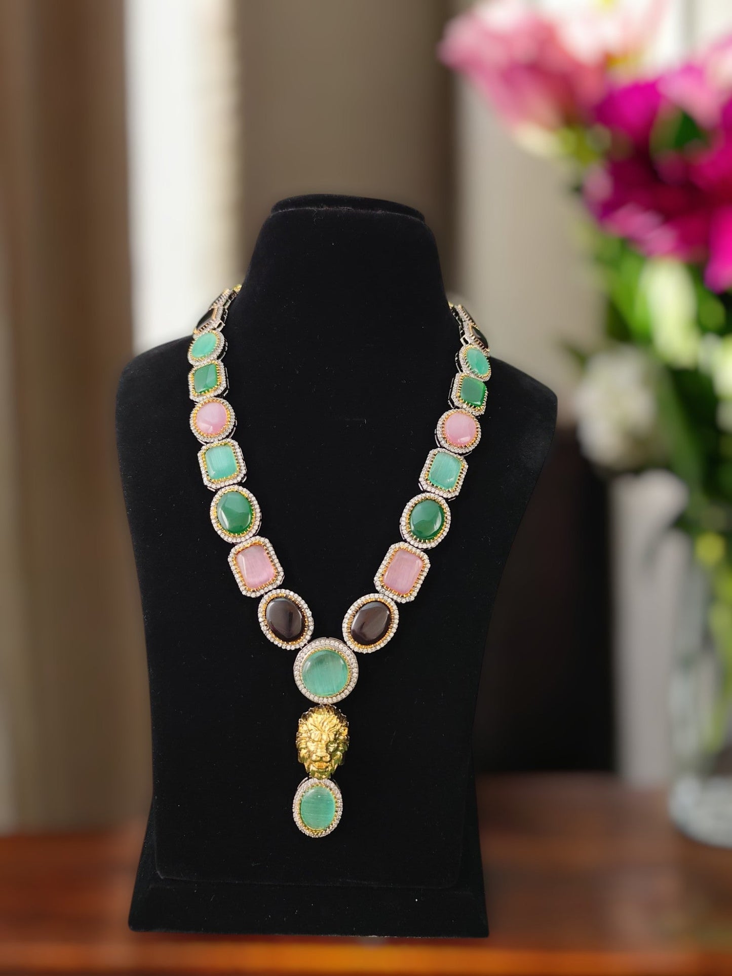 Saanvi Victorian Necklace