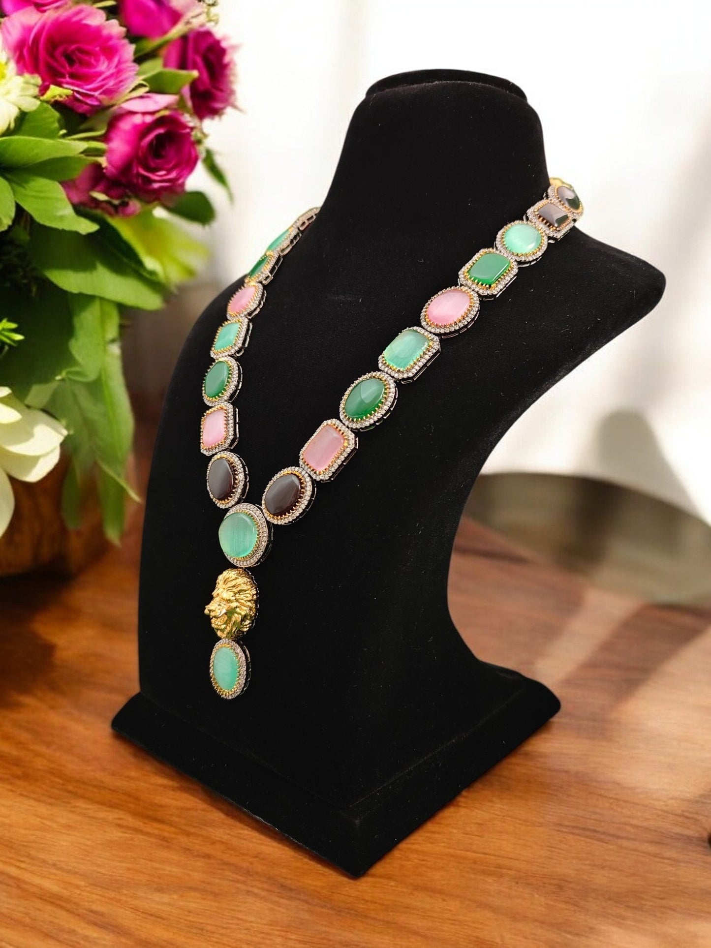 Saanvi Victorian Necklace