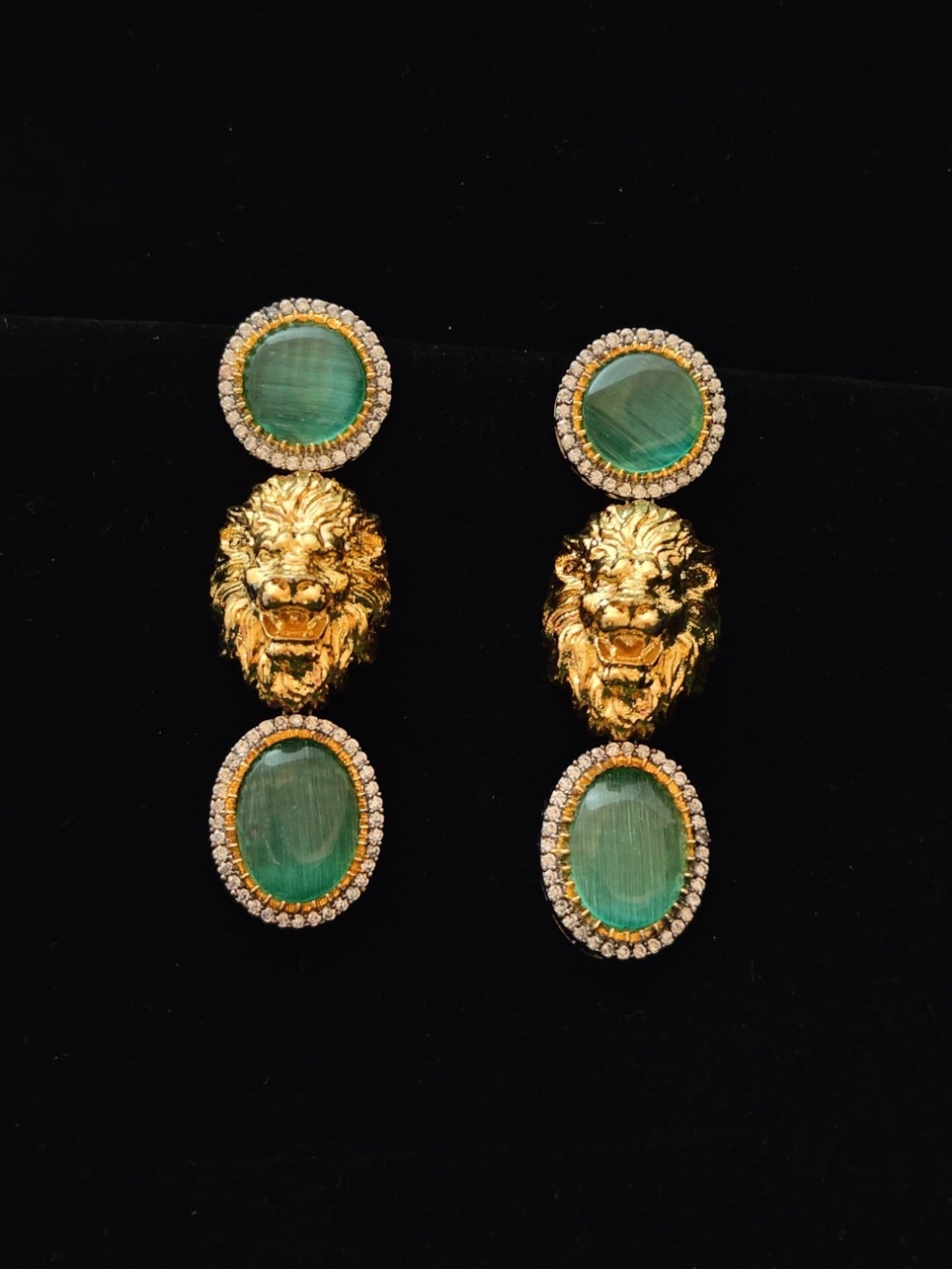 Saanvi Victorian Necklace