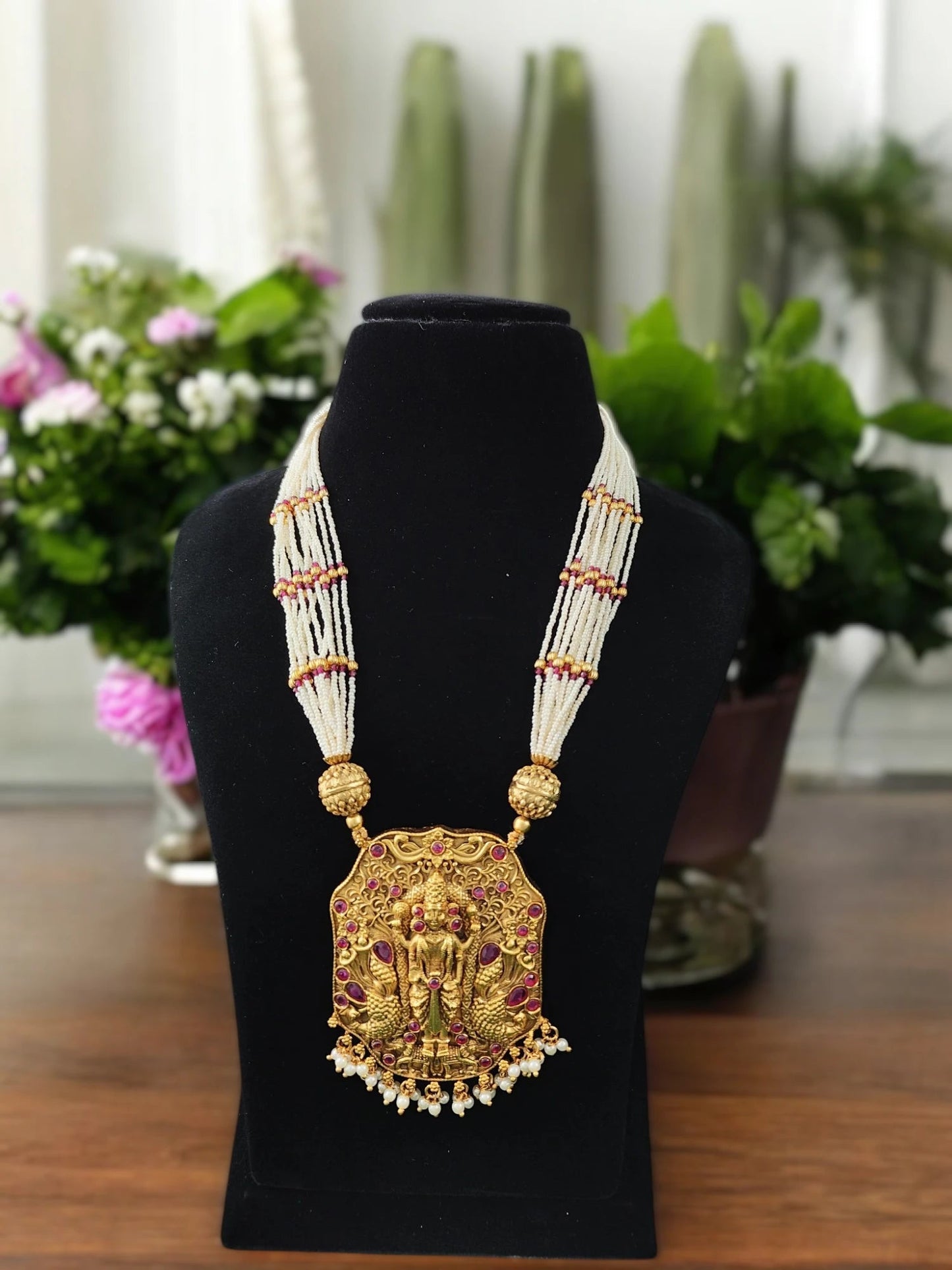 Aarohi Temple Pendent Set