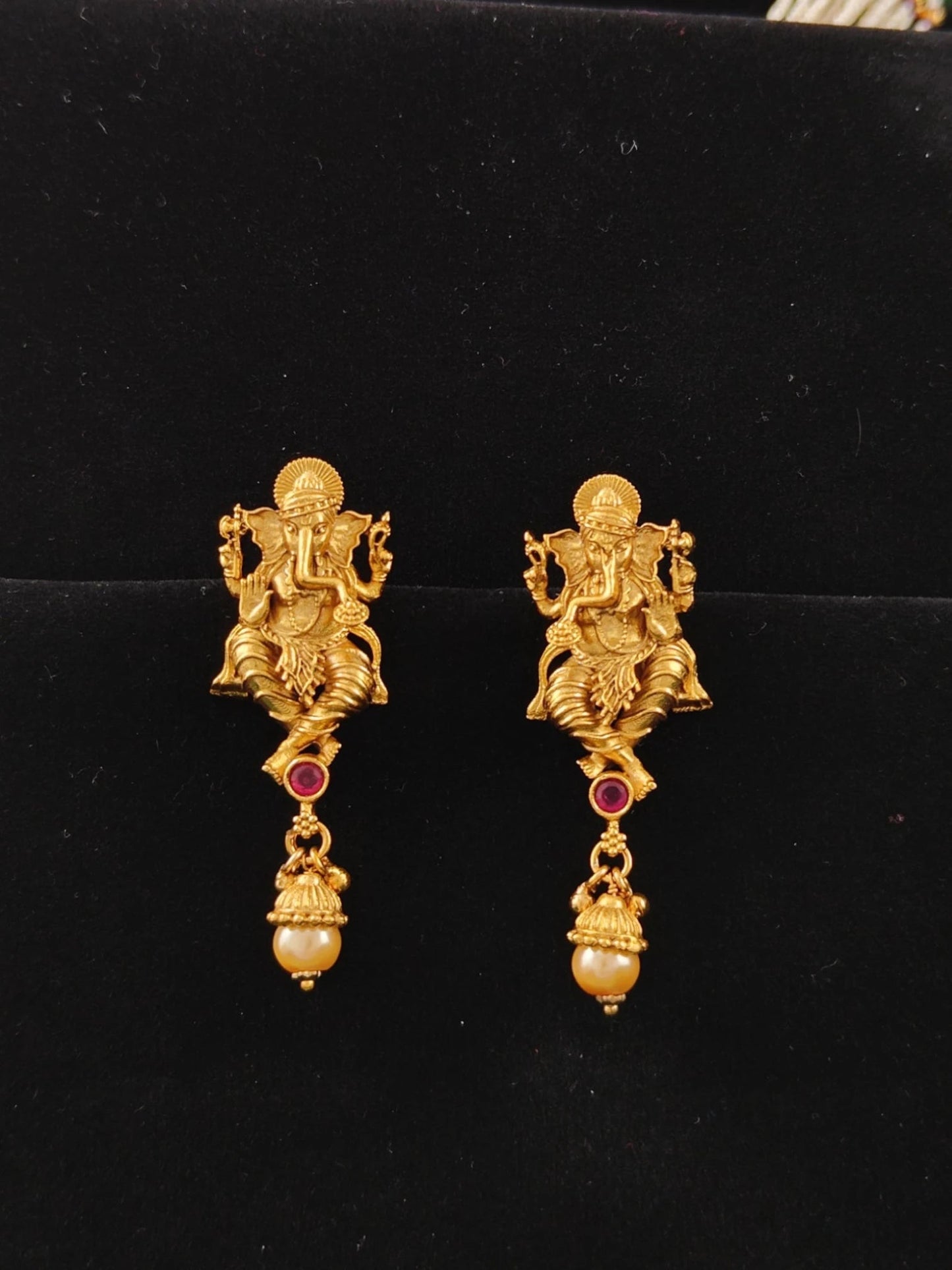 Aarohi Temple Pendent Set