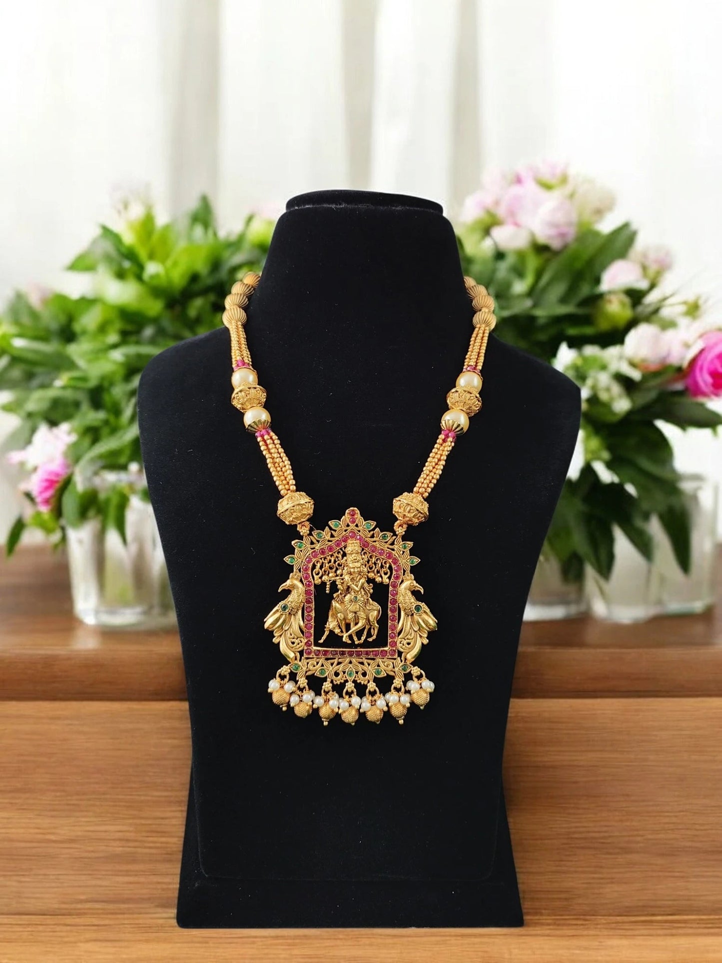 Tanirika Temple Pendent Set