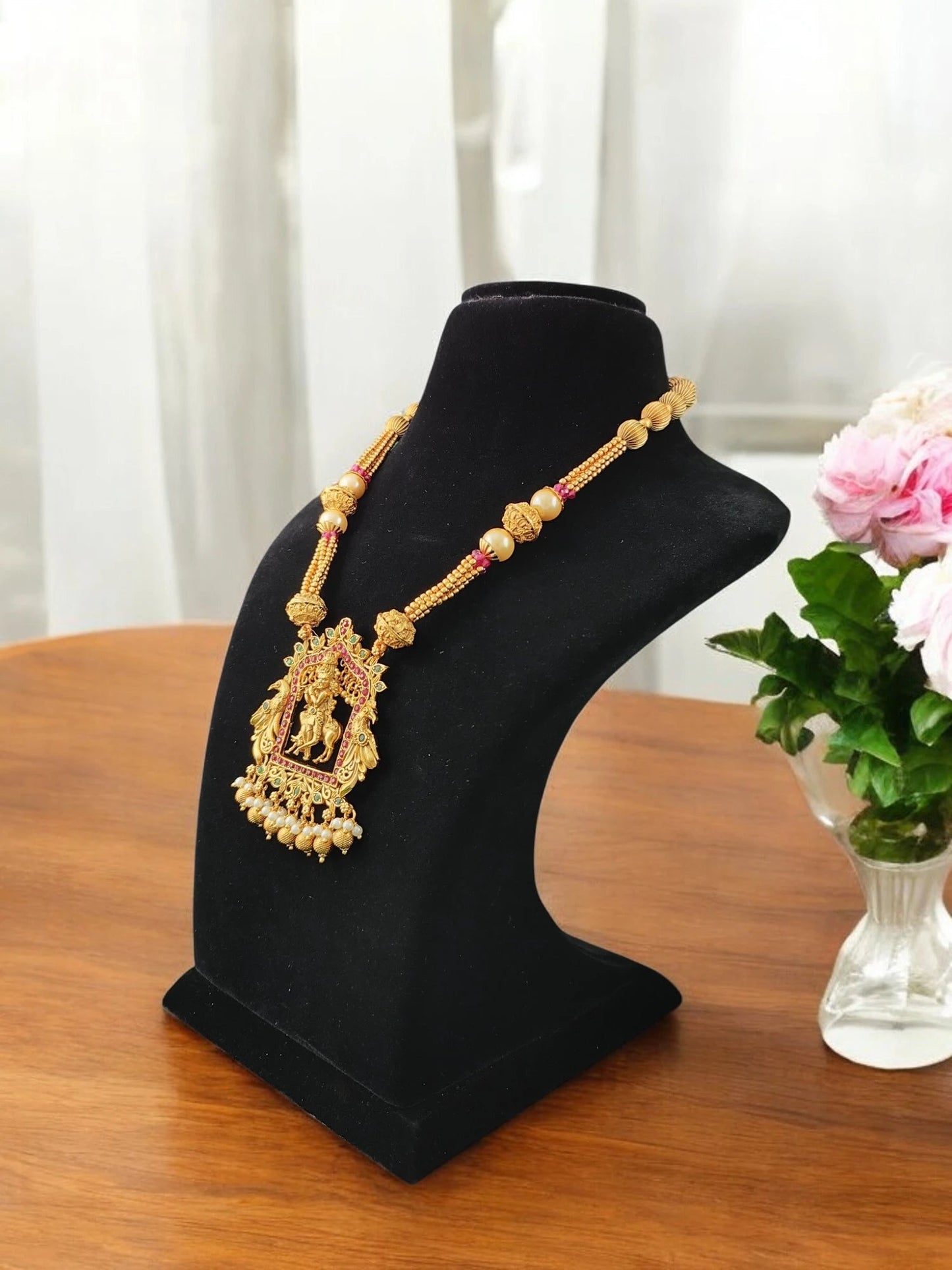 Tanirika Temple Pendent Set