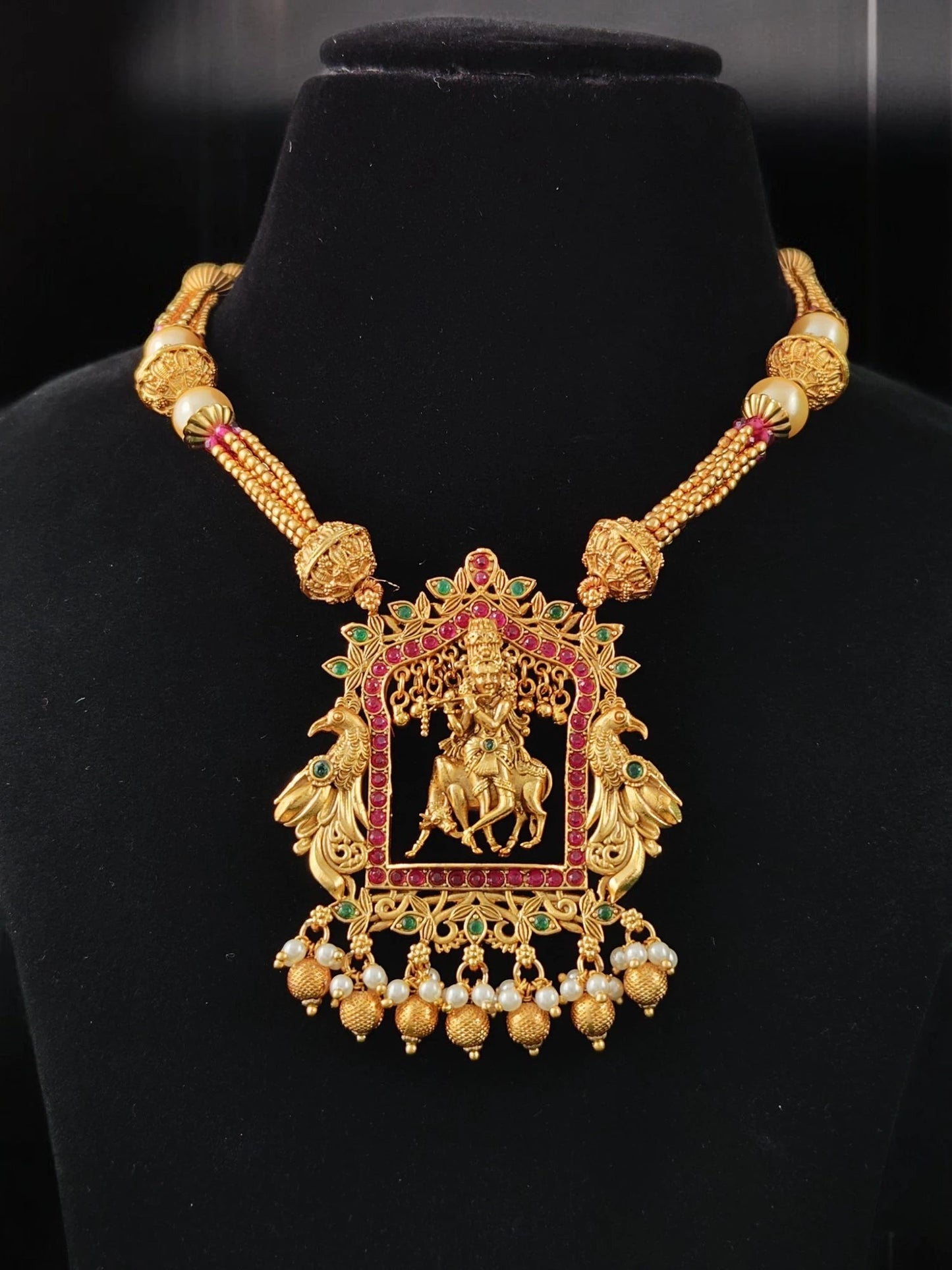 Tanirika Temple Pendent Set