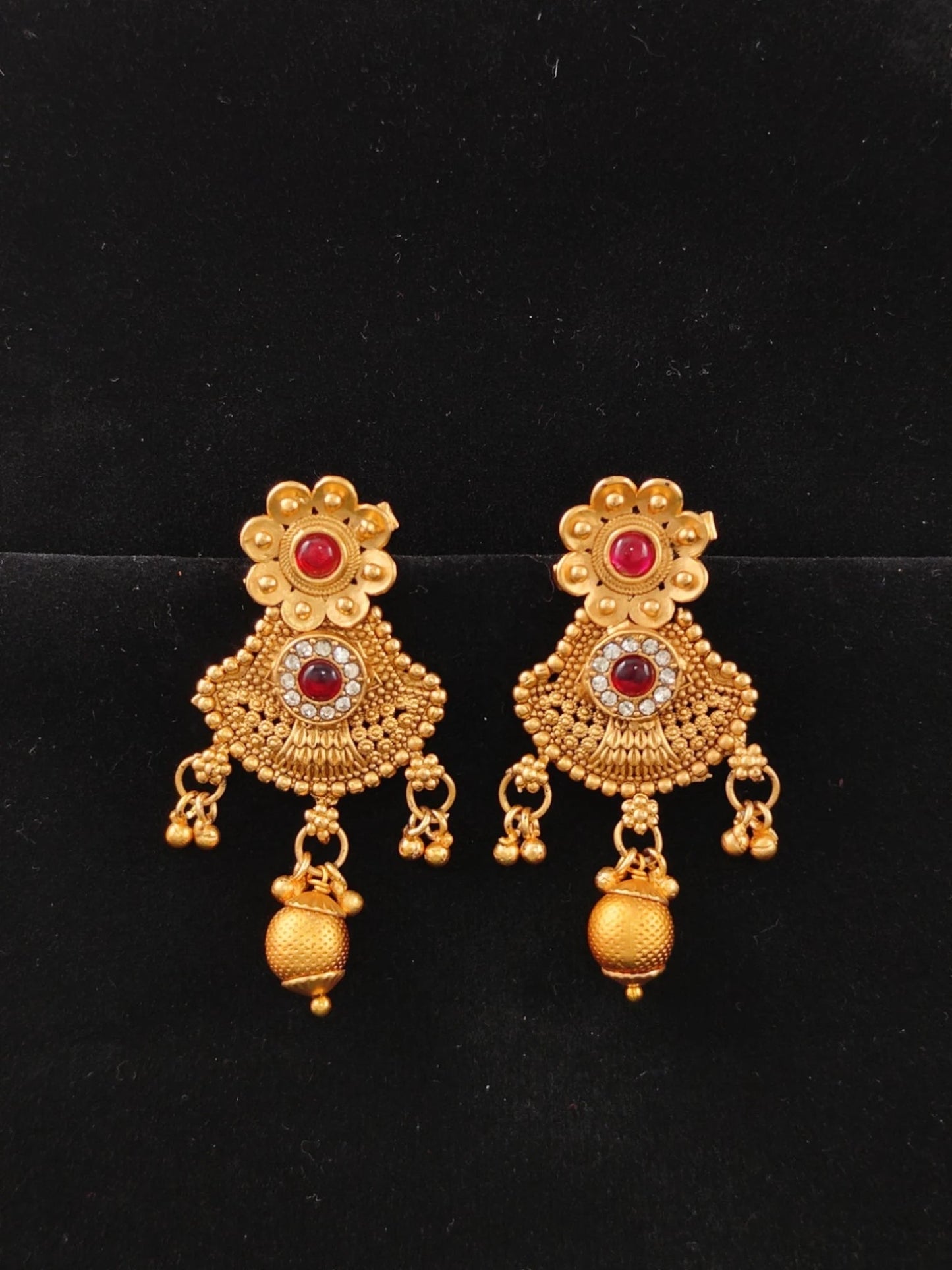 Prisha Temple Pendent Set