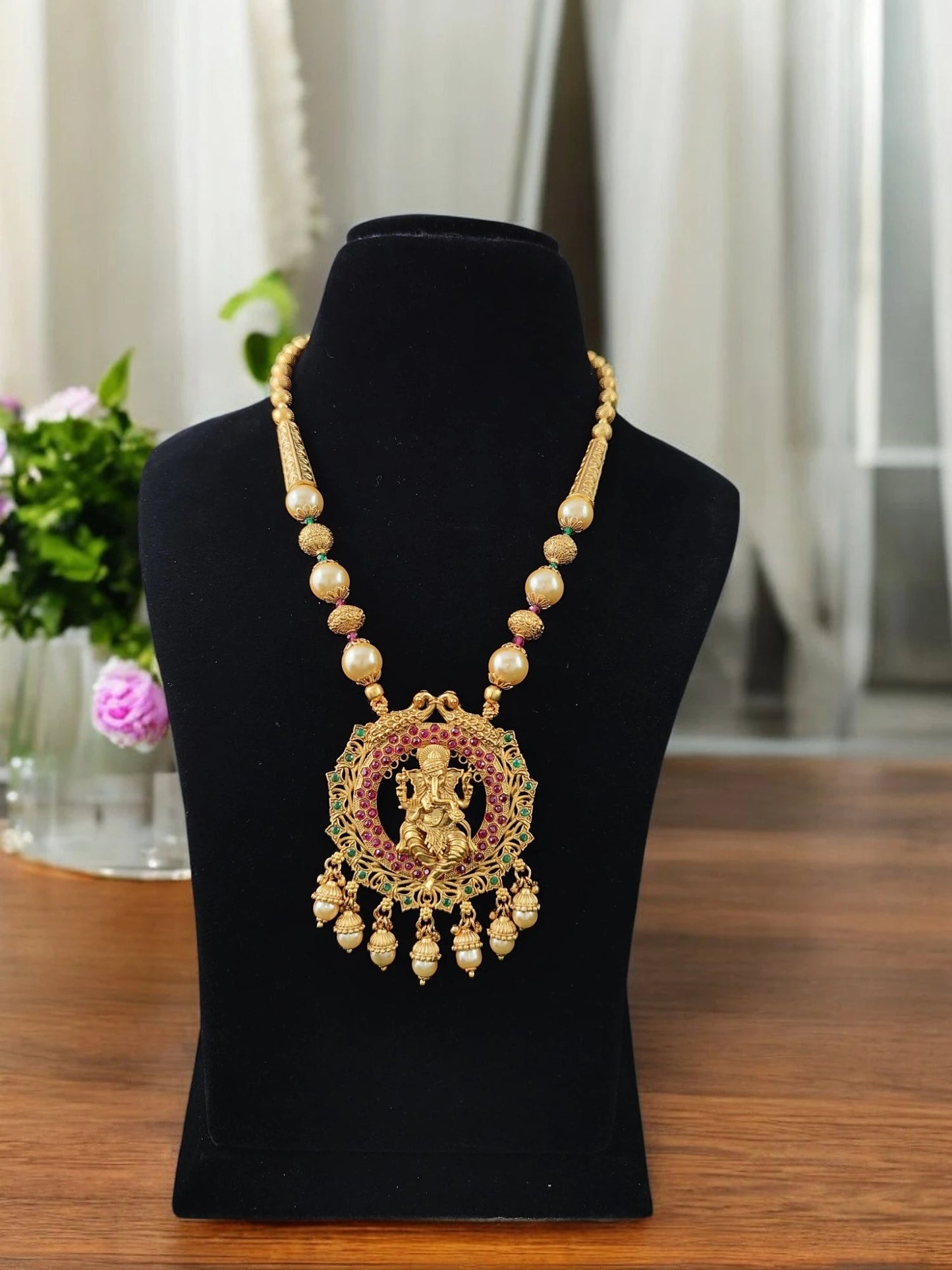 Aashna Temple Pendent Set
