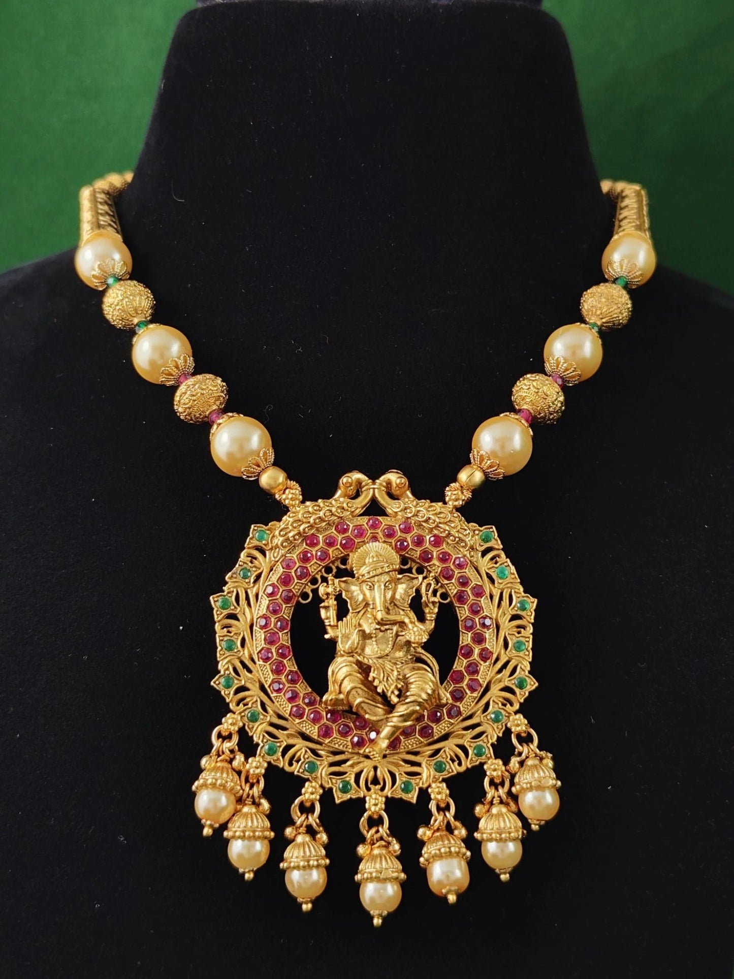 Aashna Temple Pendent Set