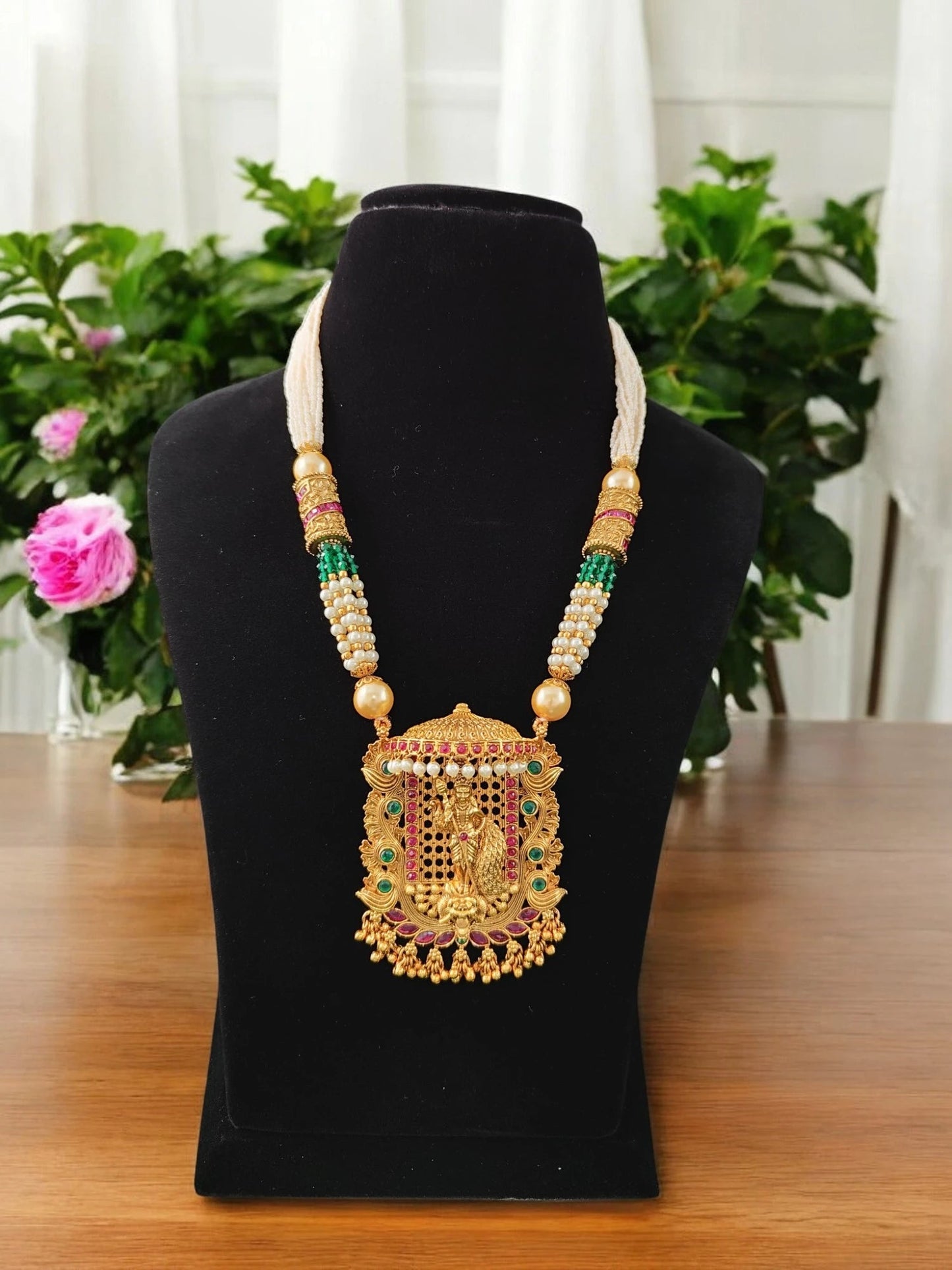 Vaidehi Temple Pendent Set