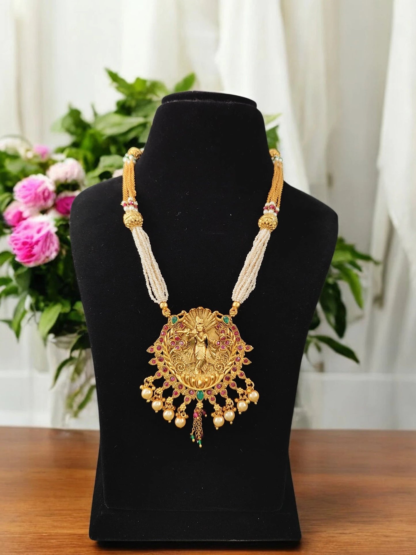 Varnika Temple Pendent Set