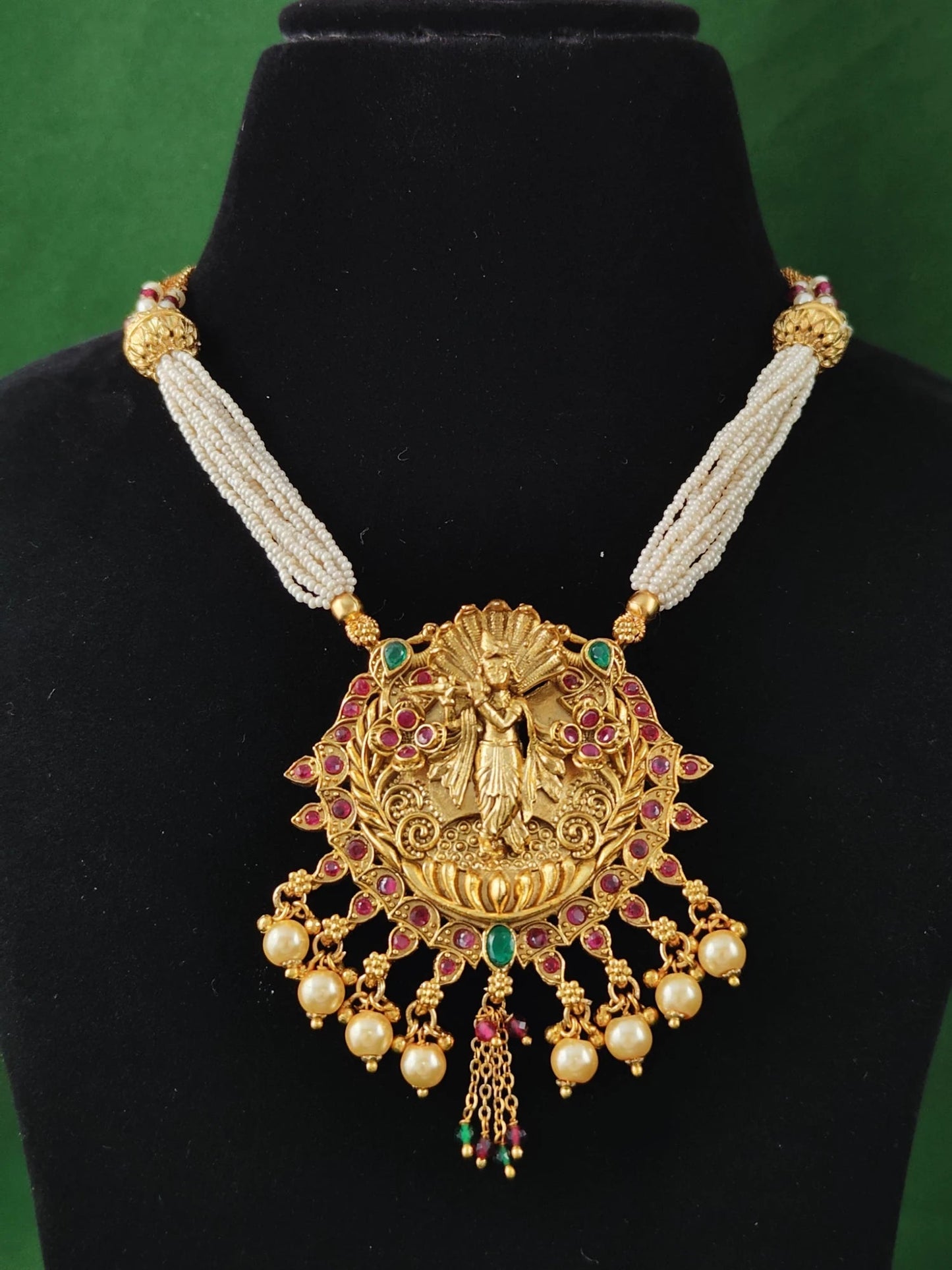 Varnika Temple Pendent Set