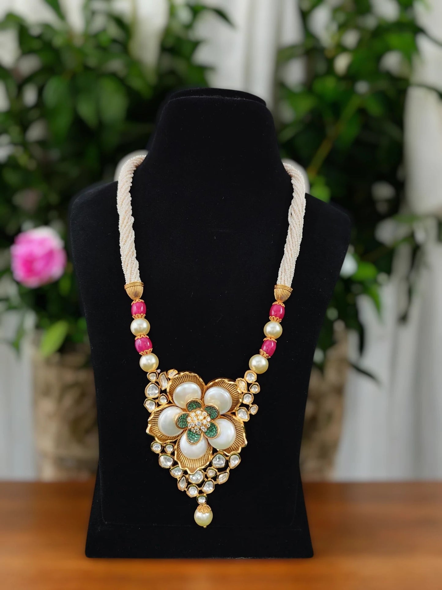 Kimaya Kundan Pendent Set