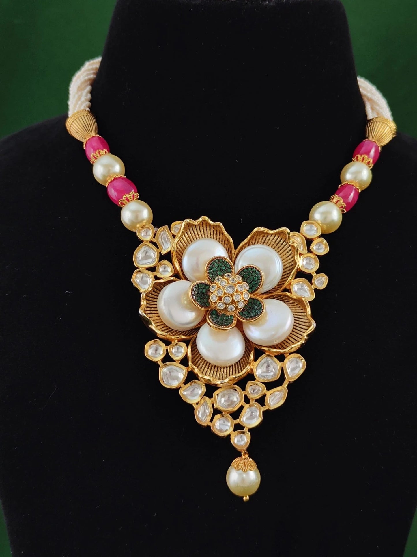 Kimaya Kundan Pendent Set