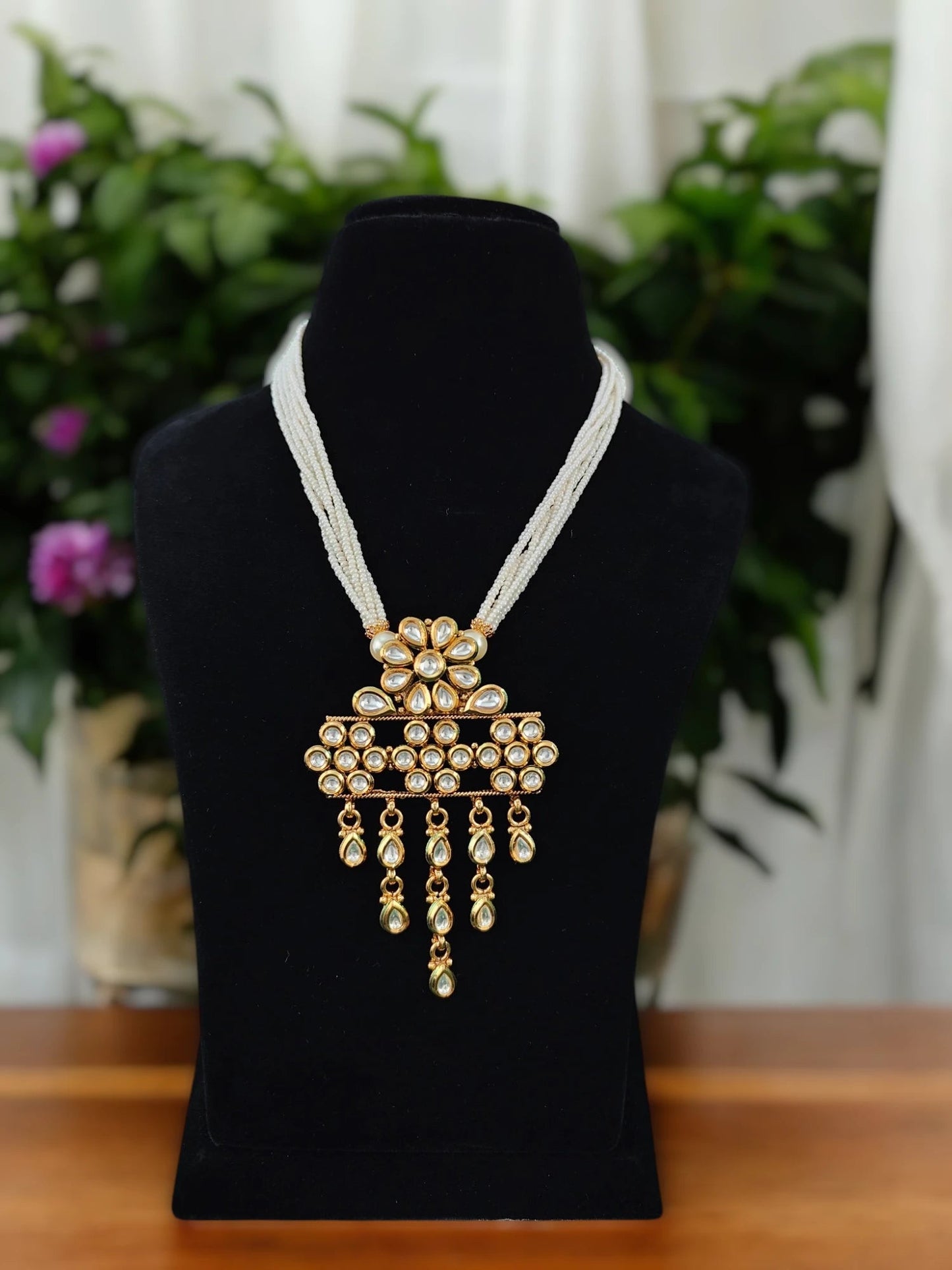 Kiya Kundan Pendent Set