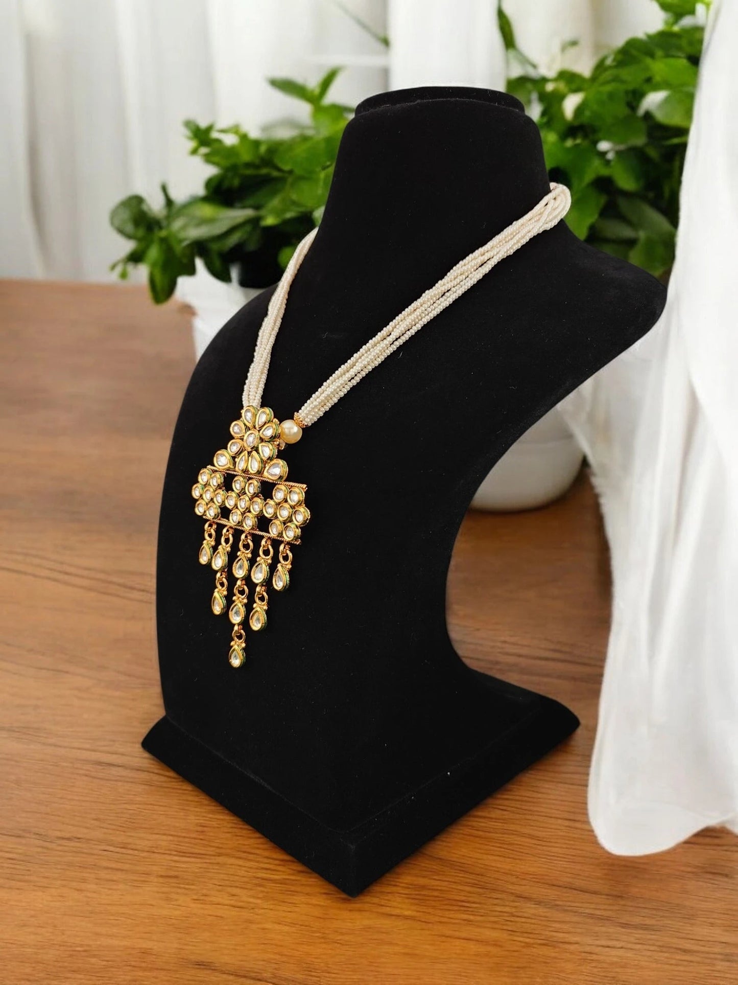 Kiya Kundan Pendent Set