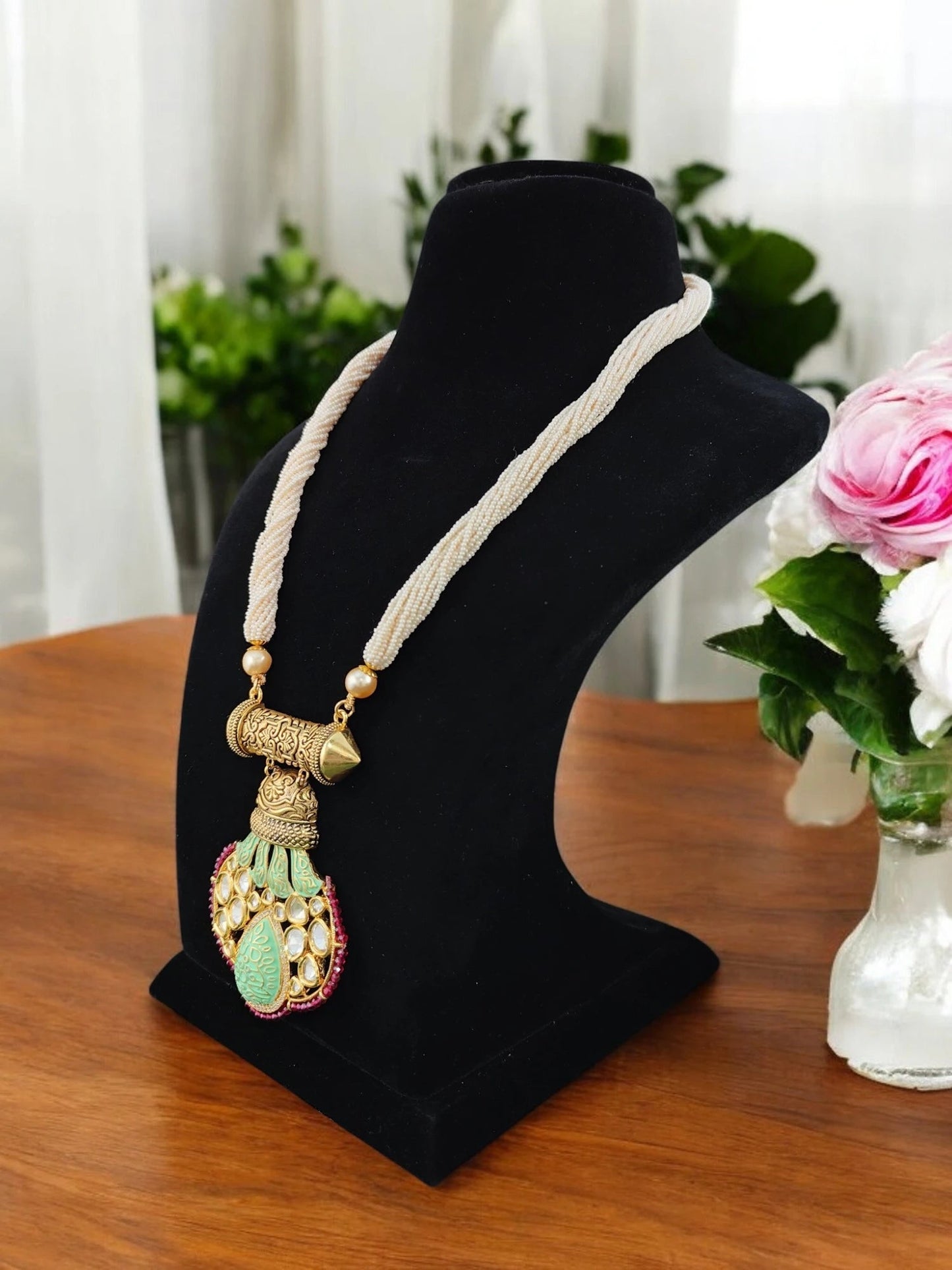 Kirtana Kundan Pendent Set