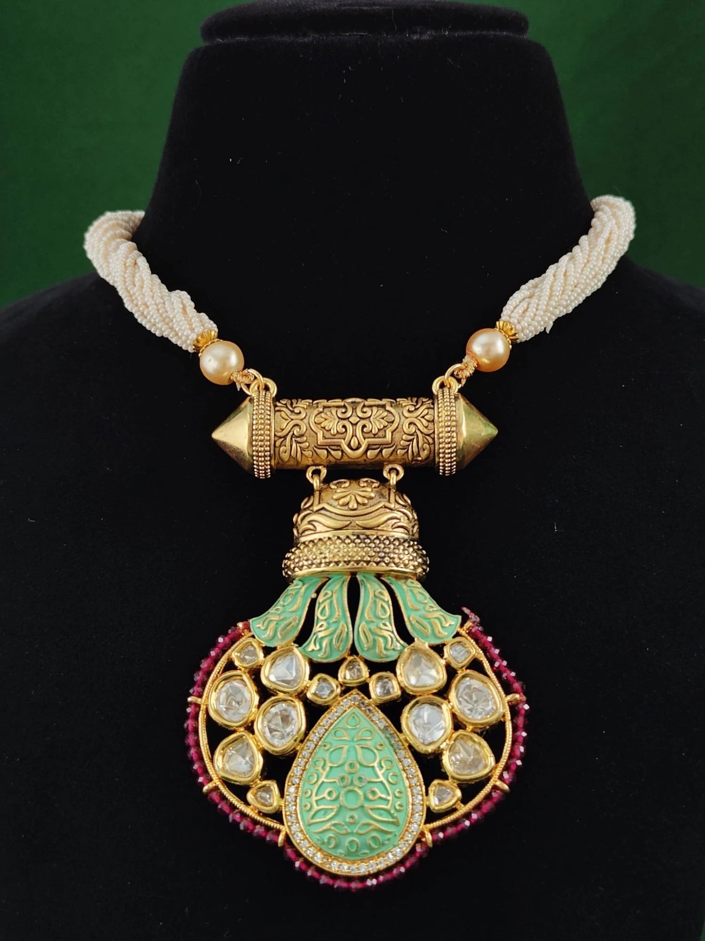 Kirtana Kundan Pendent Set