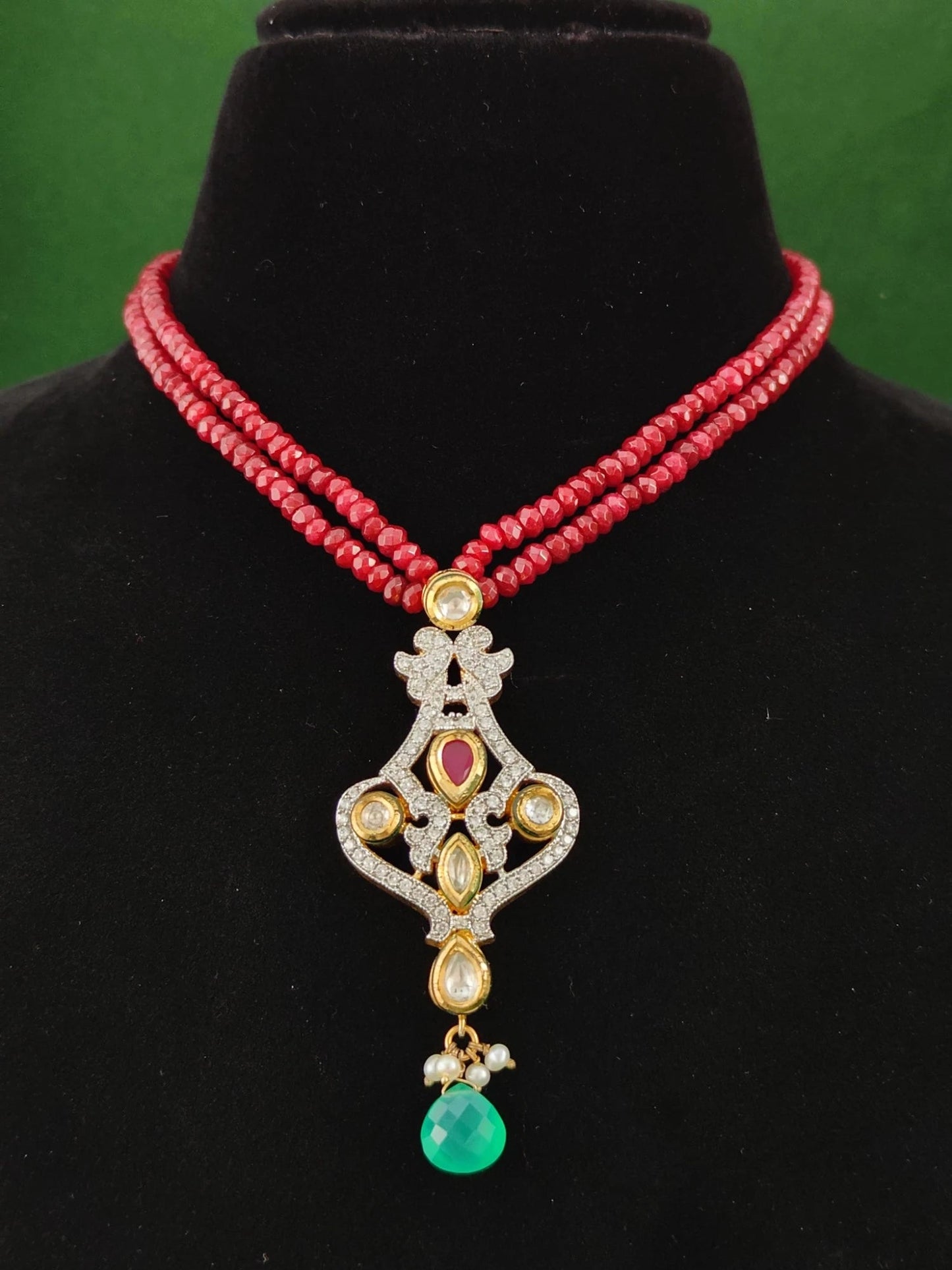 Kavya Kundan Pendent Set