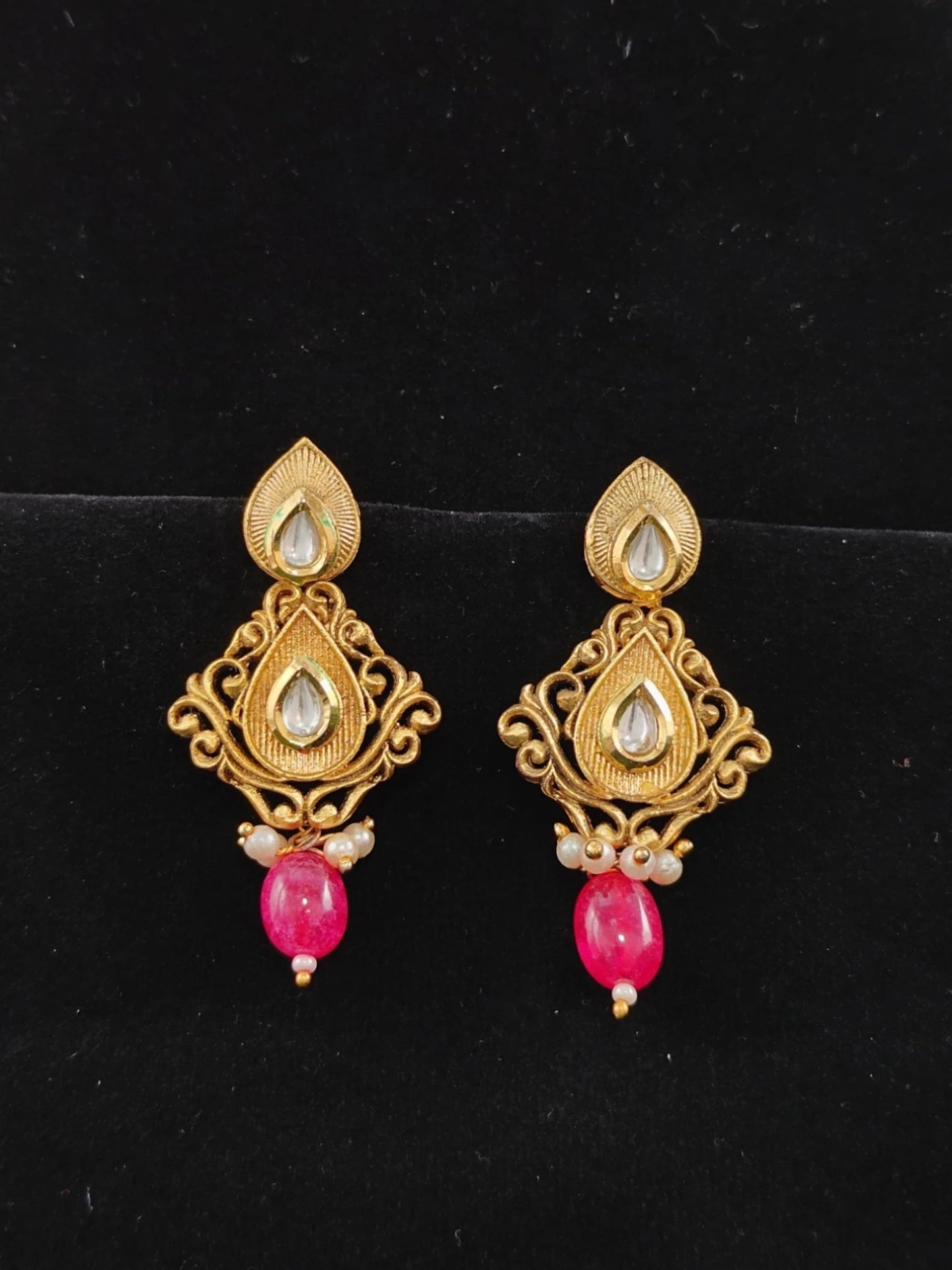 Kritika Kundan Pendent Set