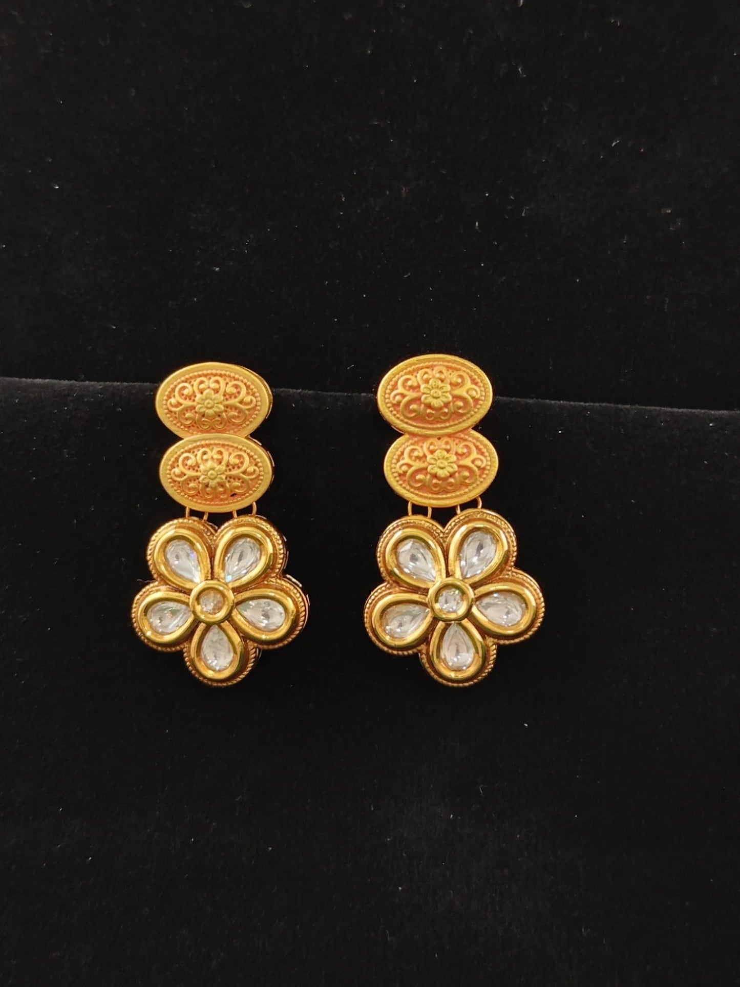 Kshiti Kundan Necklace Set