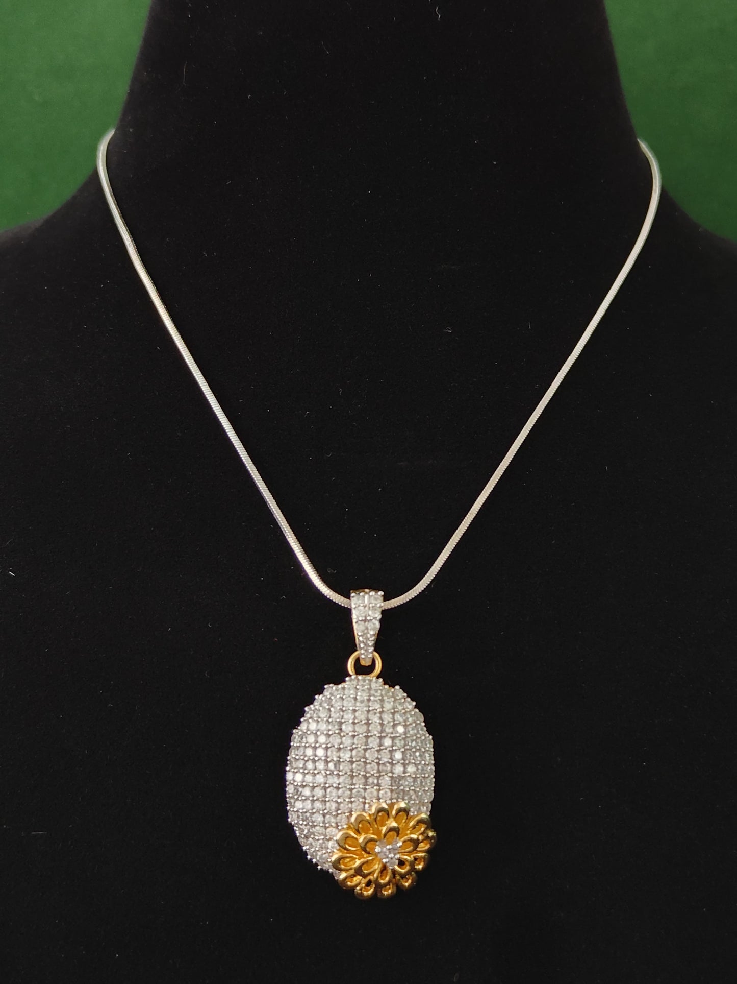 Kavisha DC Pendent Set