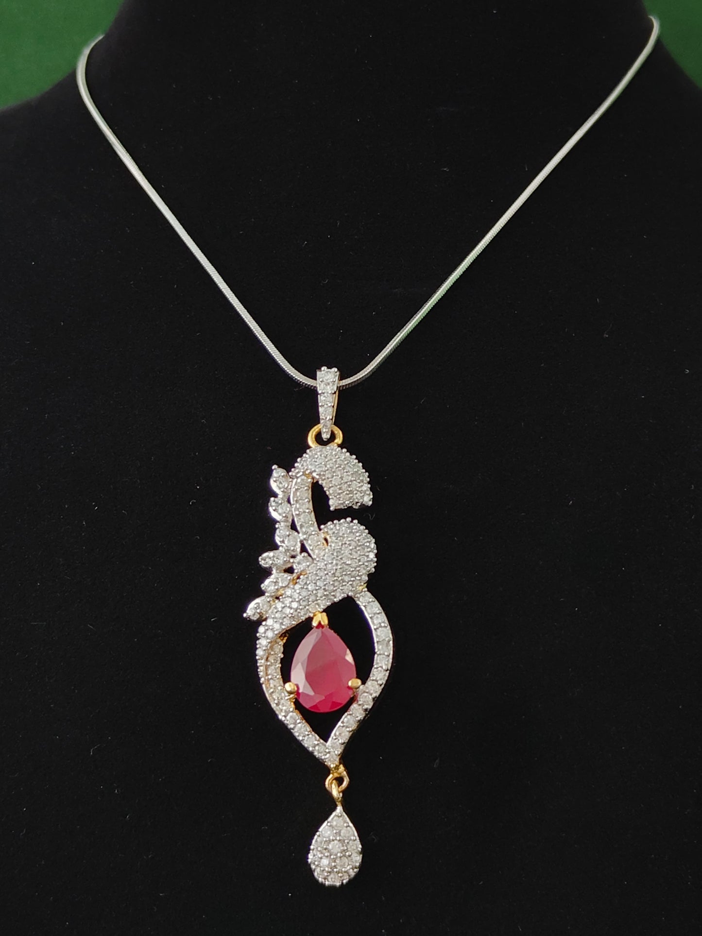 Eshita DC Pendent Set