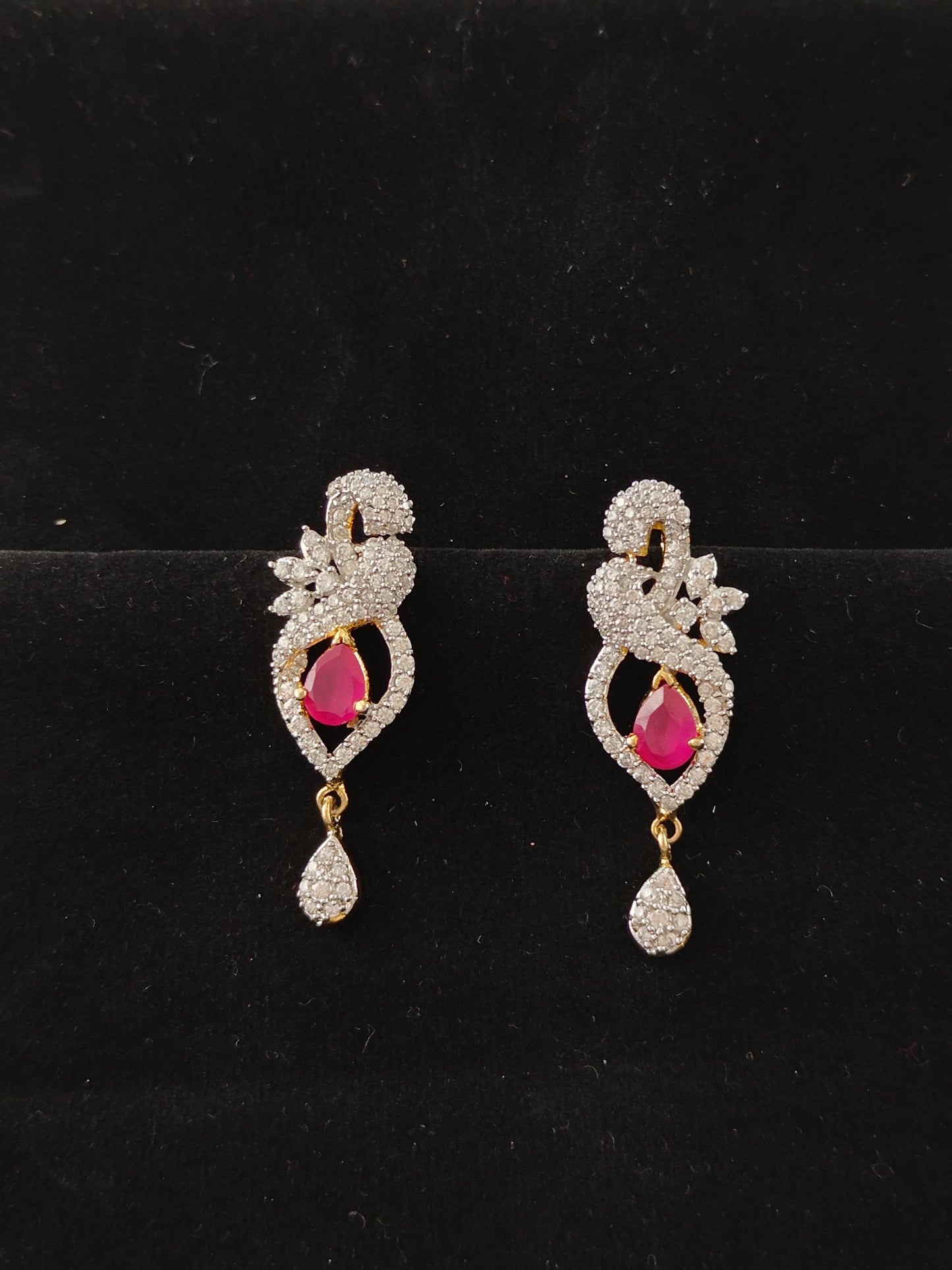 Eshita DC Pendent Set