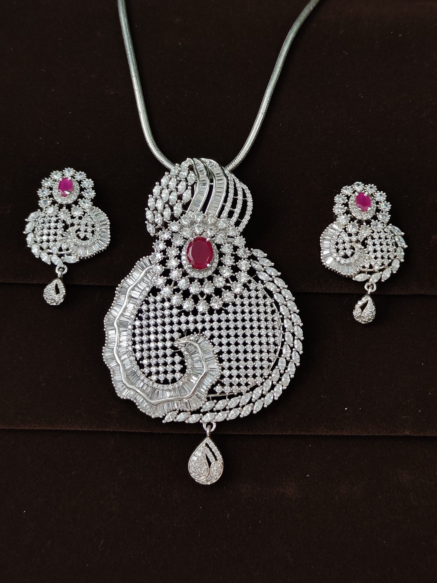 Aarohi DC Pendent Set