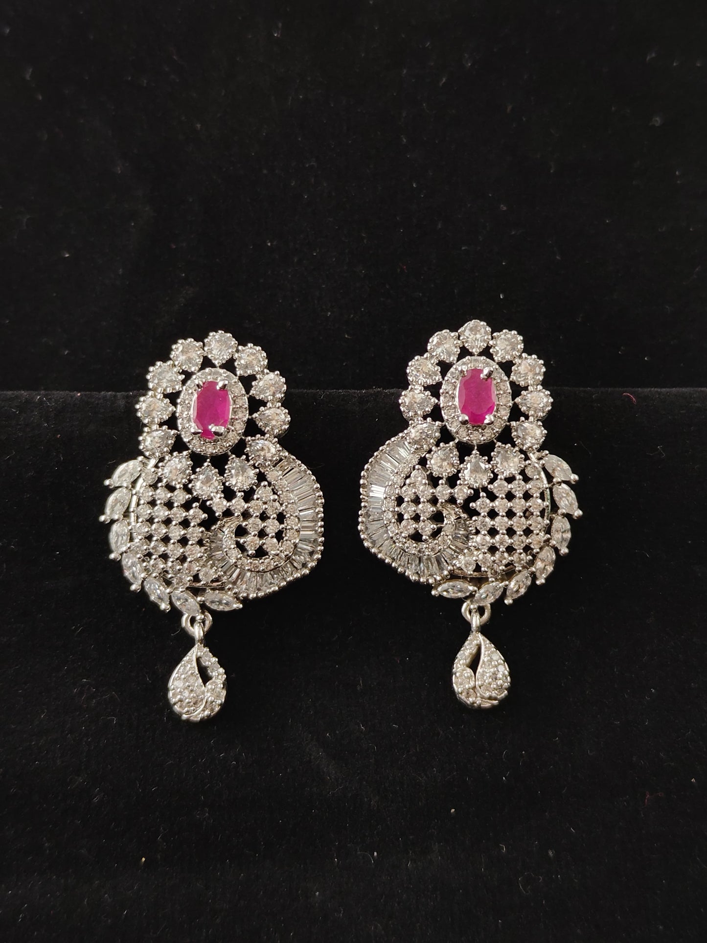 Aarohi DC Pendent Set