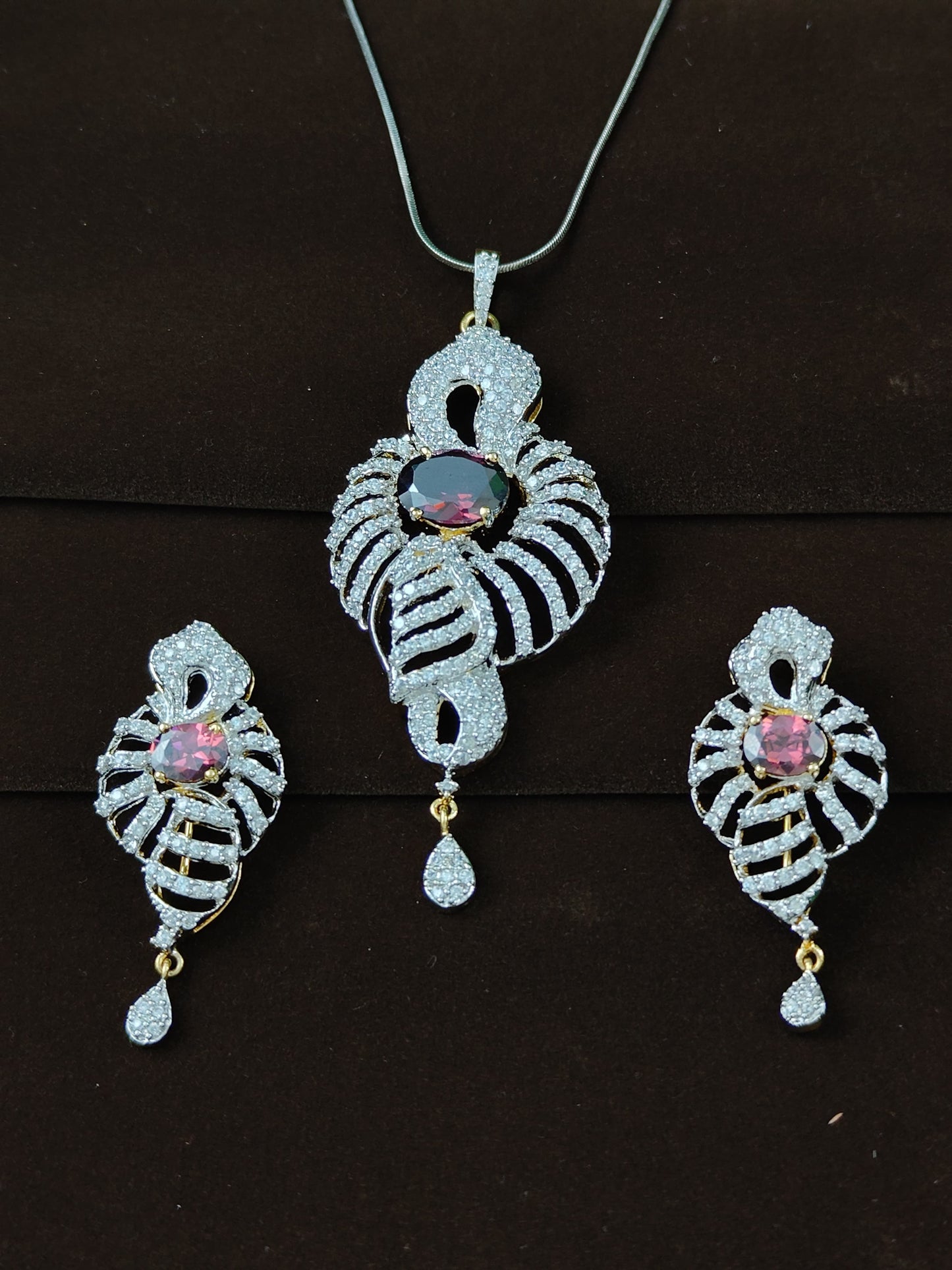 Kaisha DC Pendent Set