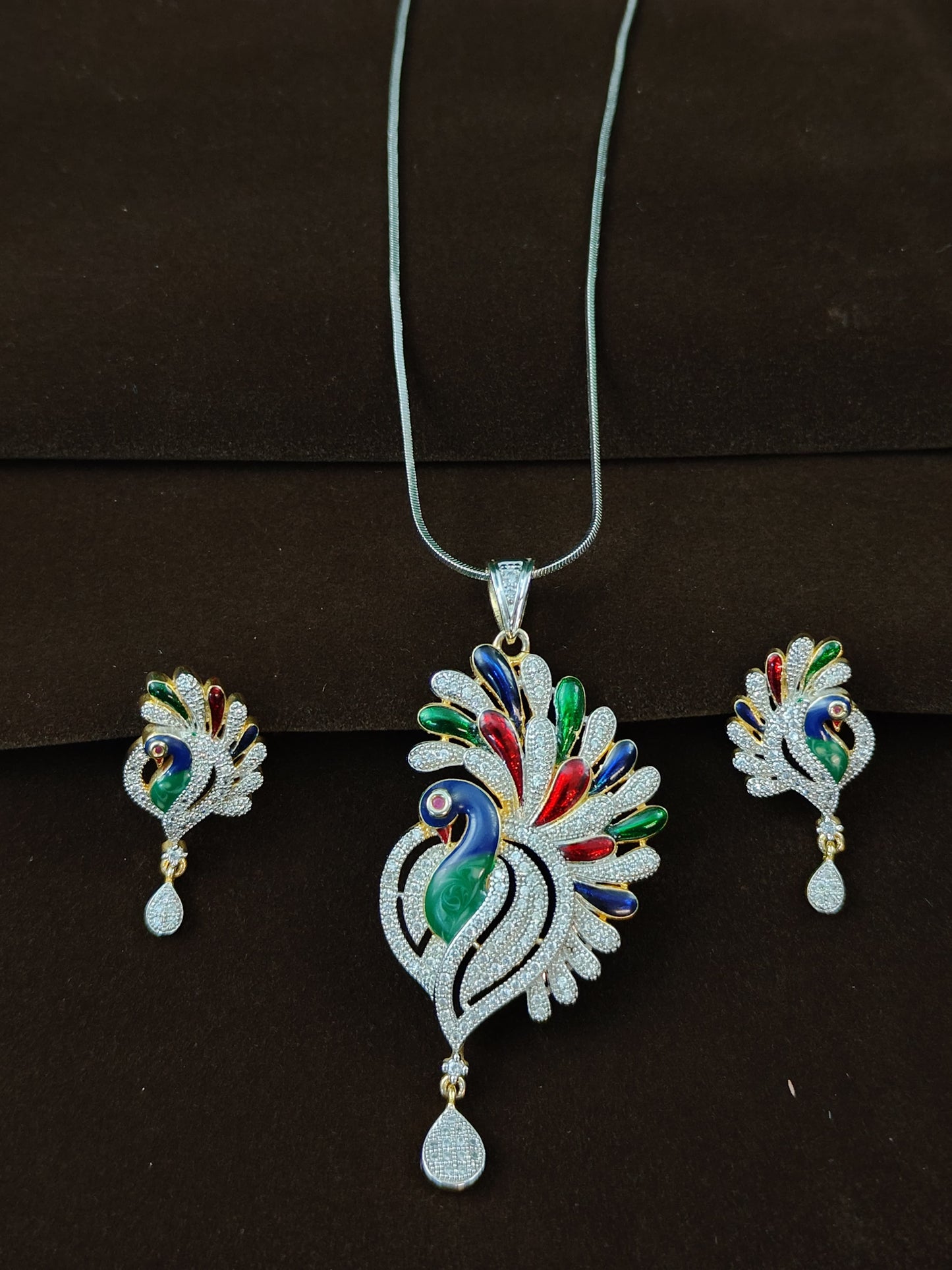 Suhana DC Pendent Set