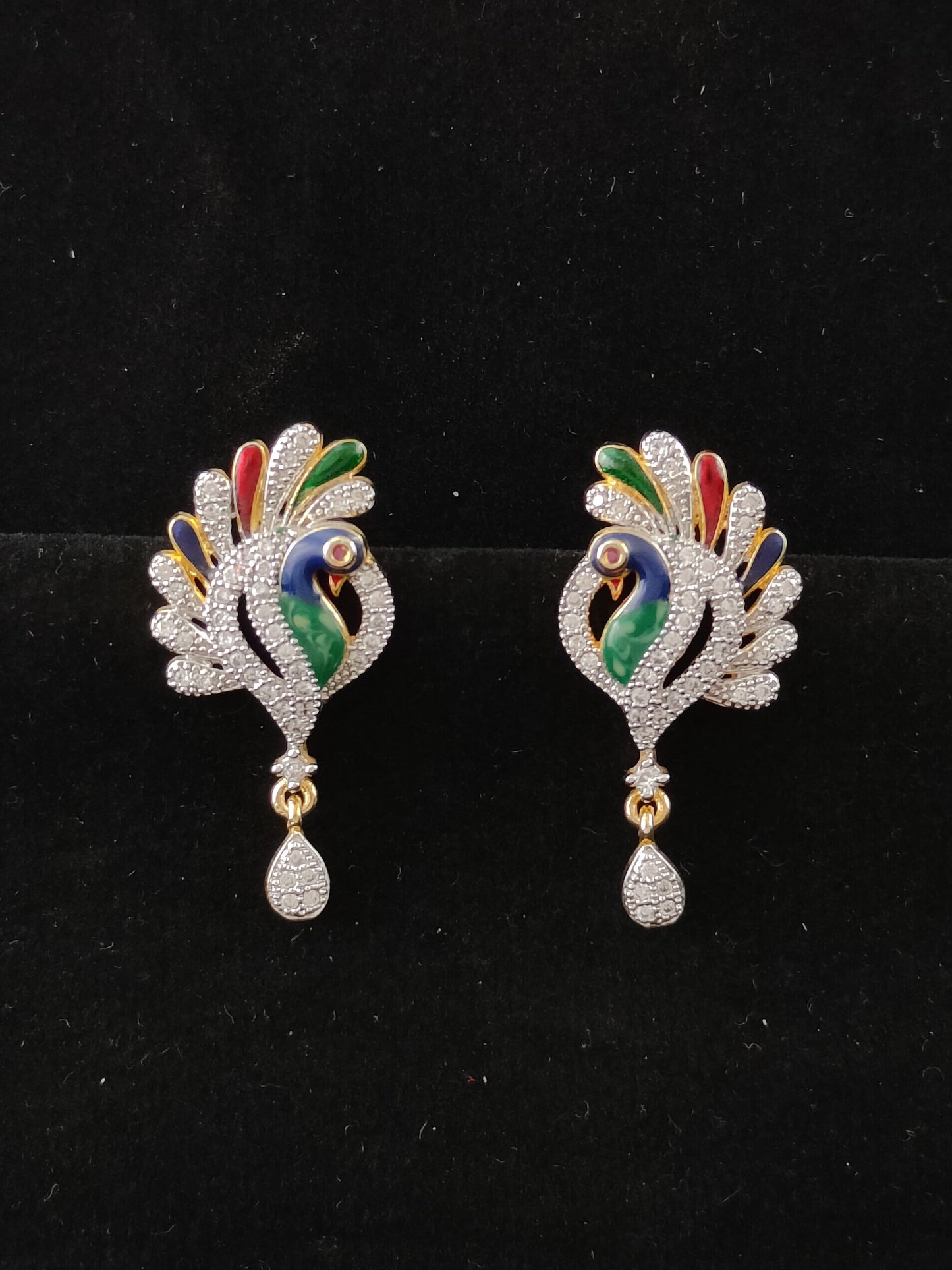 Suhana DC Pendent Set