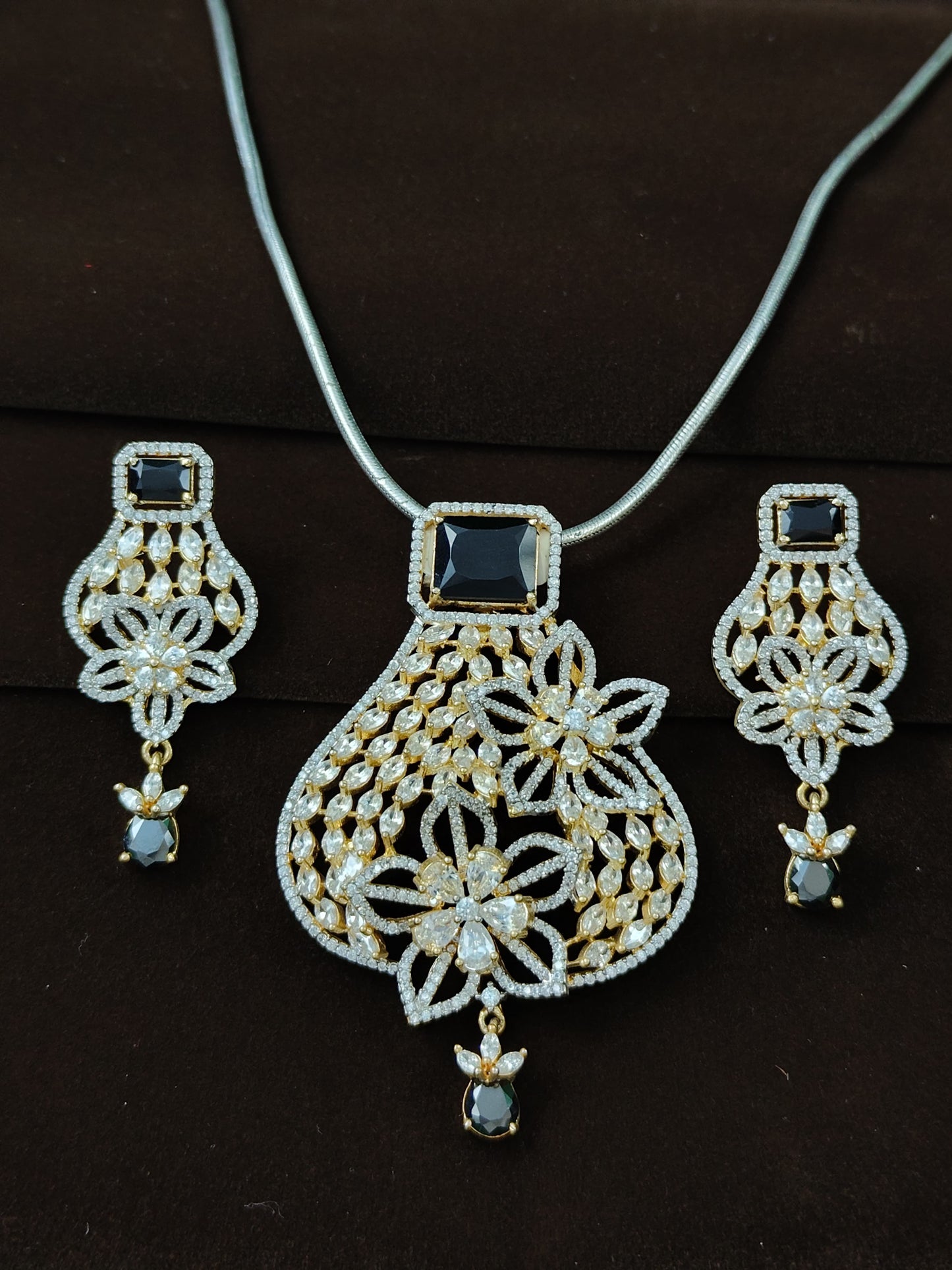 Ishana DC Pendent Set