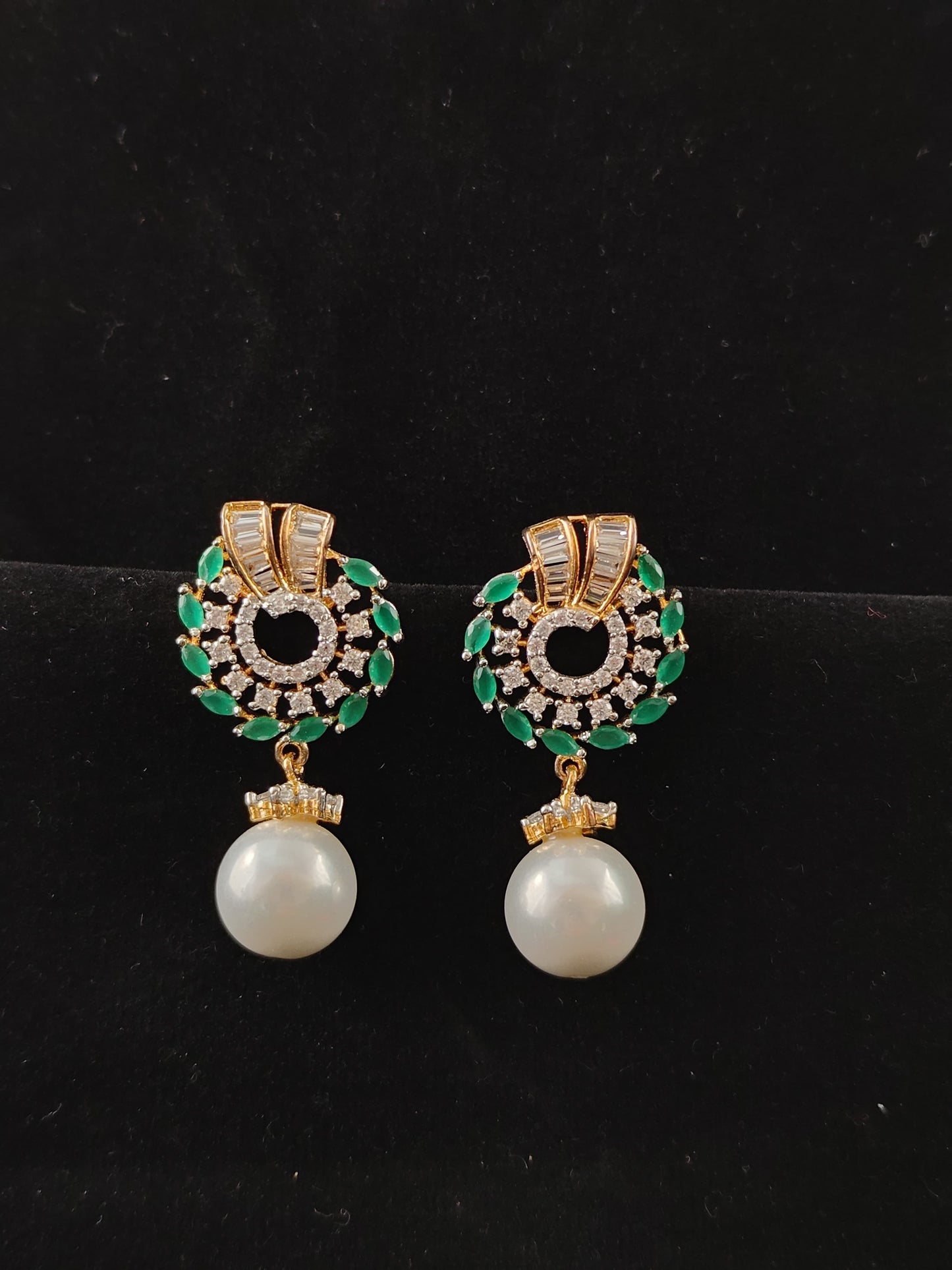 Sampriti DC Pendent Set