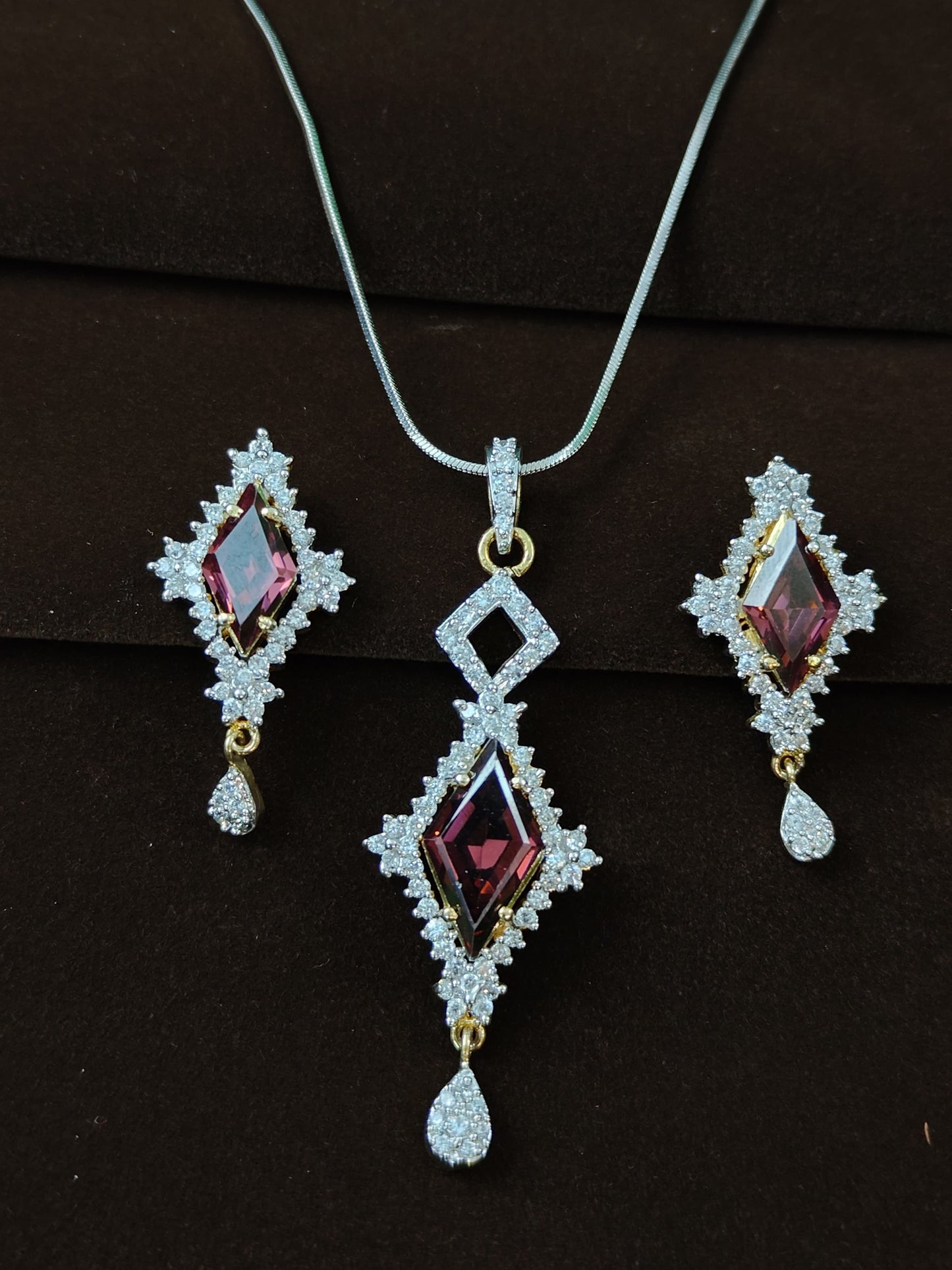 Aditi DC Pendent Set