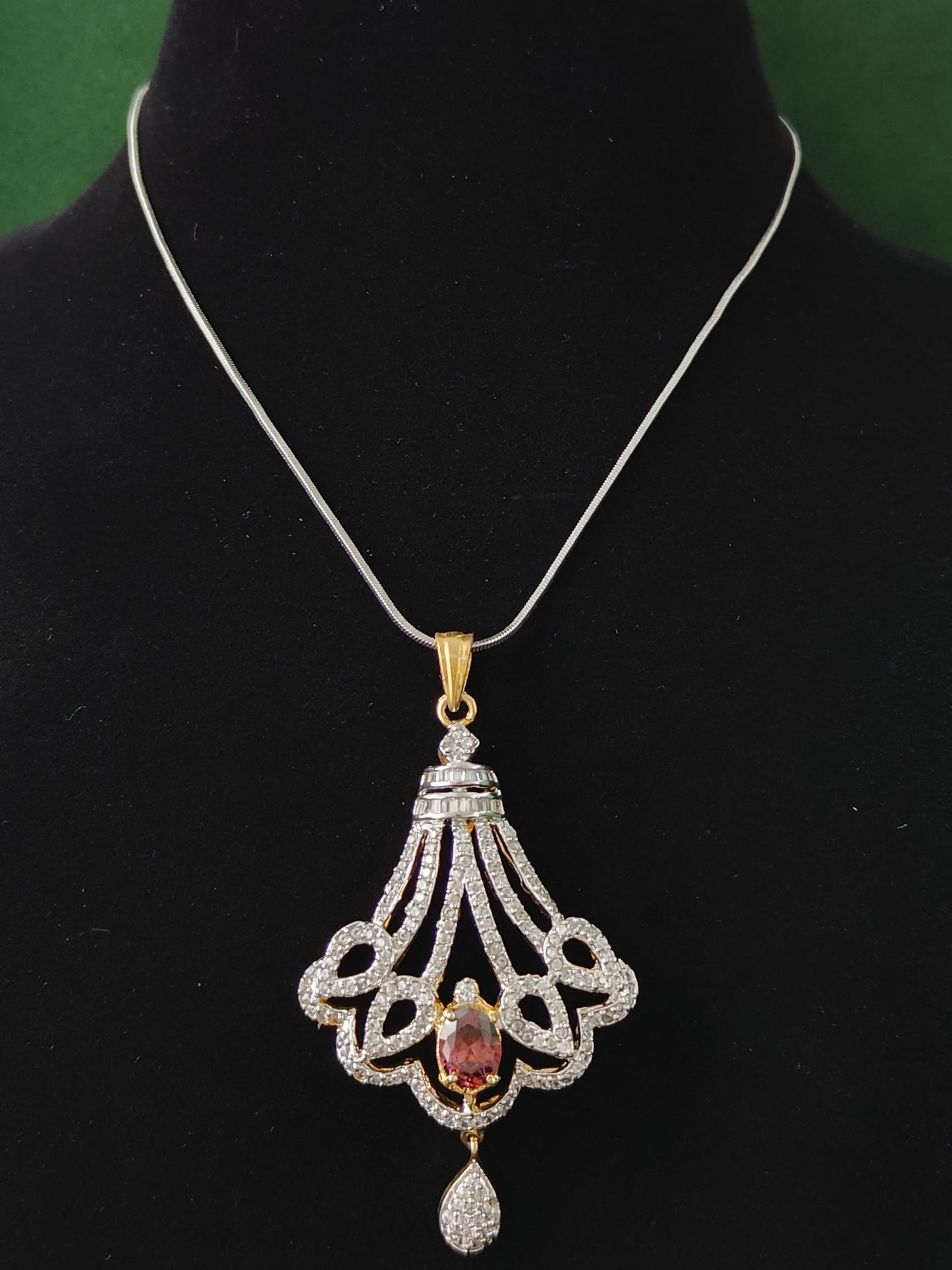 Srishti DC Pendent Set