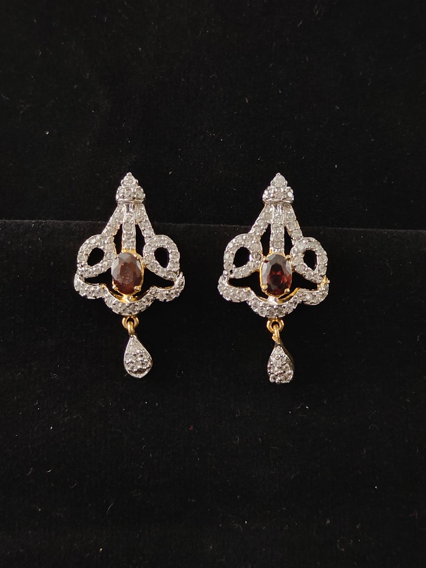 Srishti DC Pendent Set