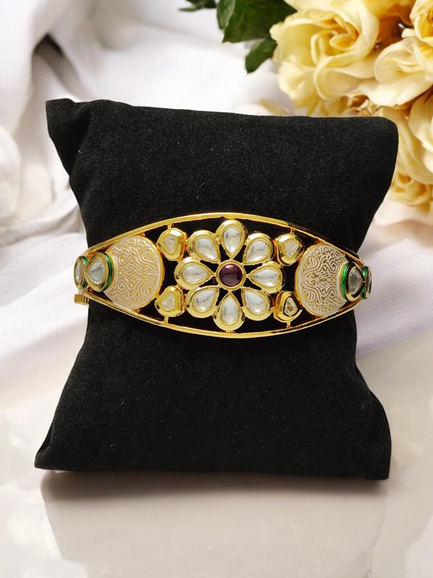 Vaidehi Kundan Bracelet