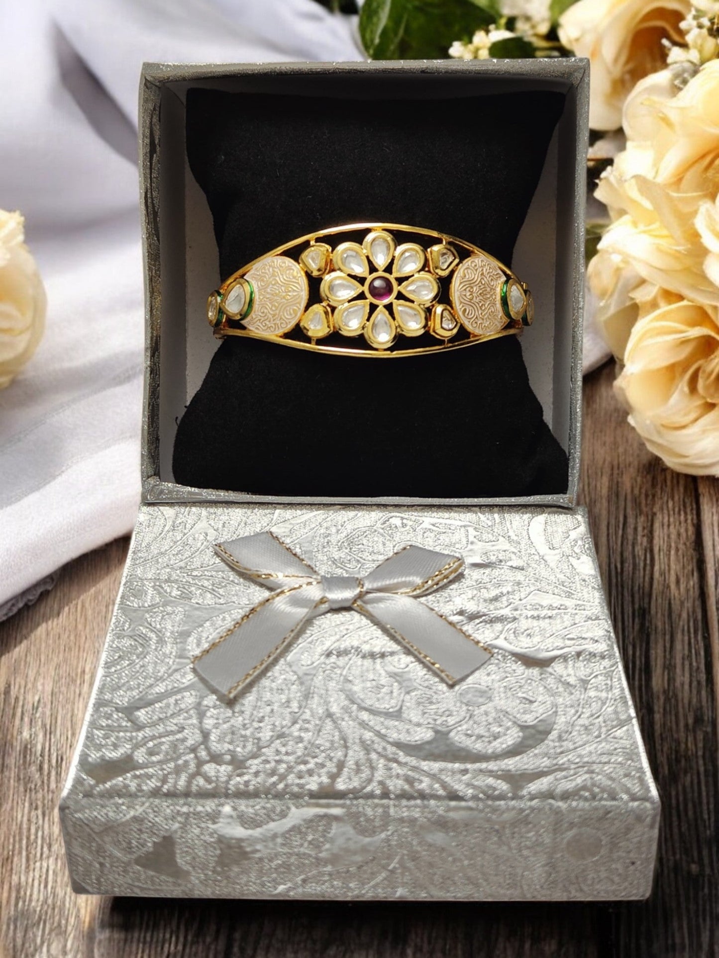 Vaidehi Kundan Bracelet