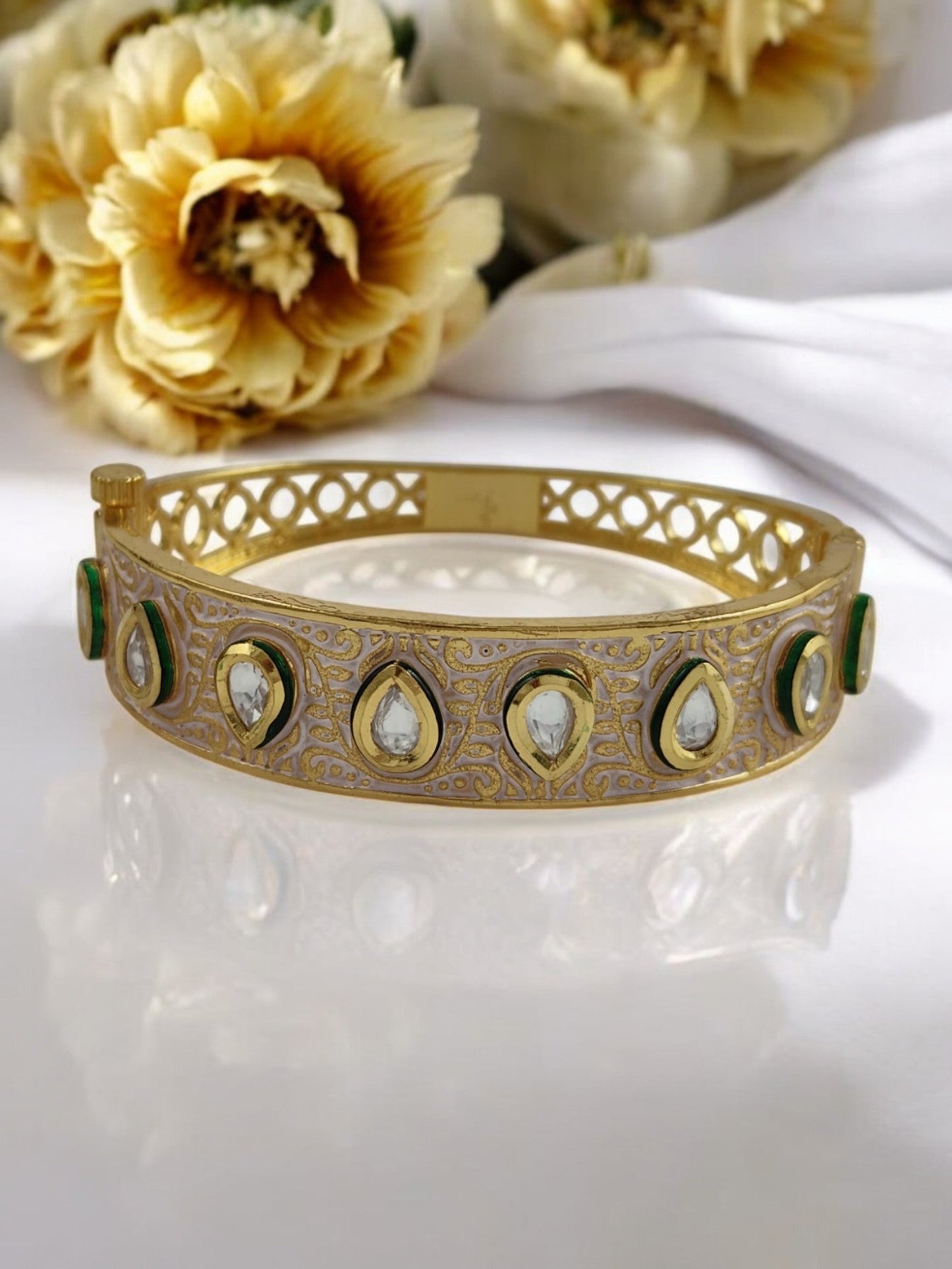 Vaishnavi Kundan Bracelet