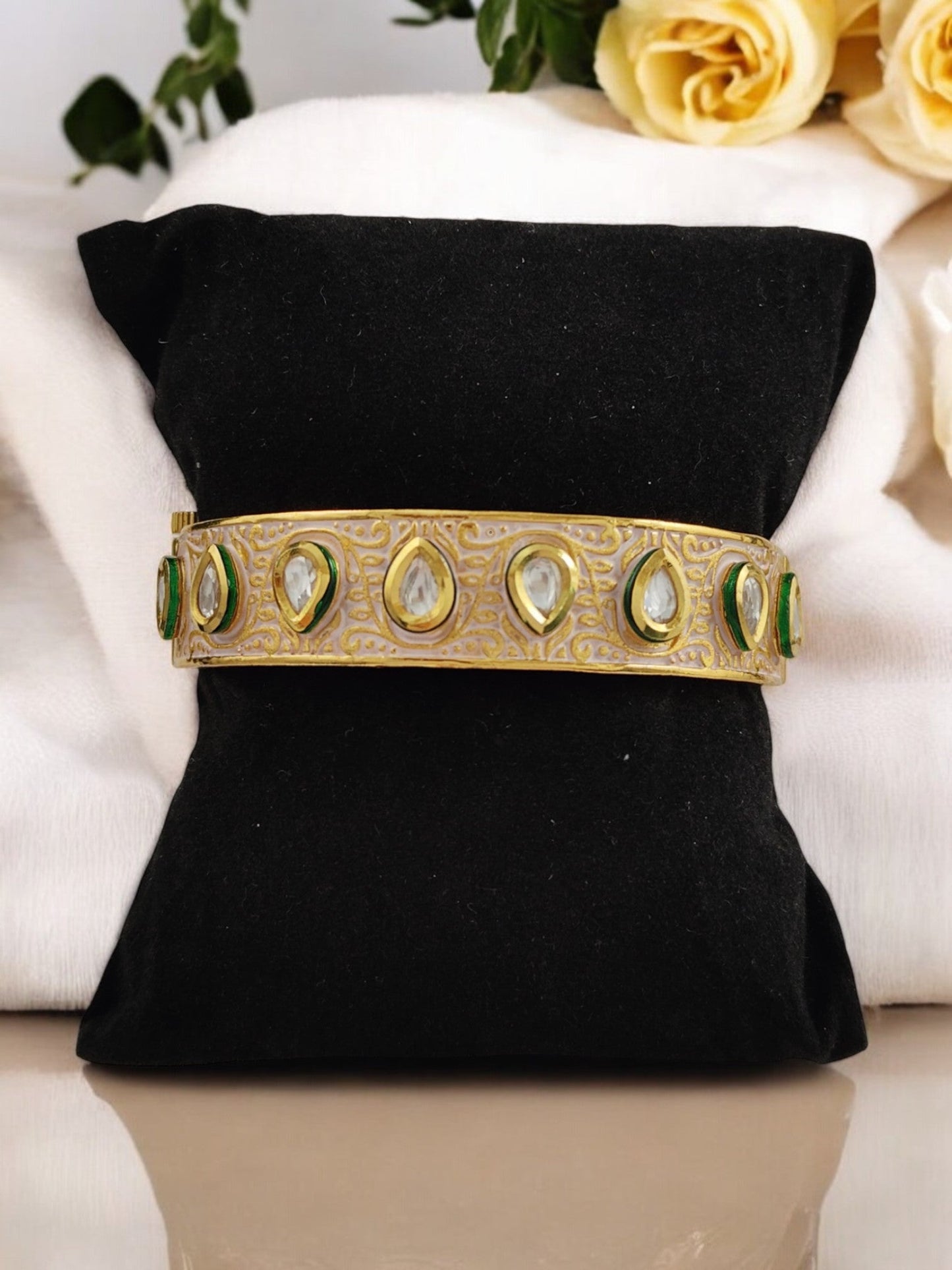 Vaishnavi Kundan Bracelet
