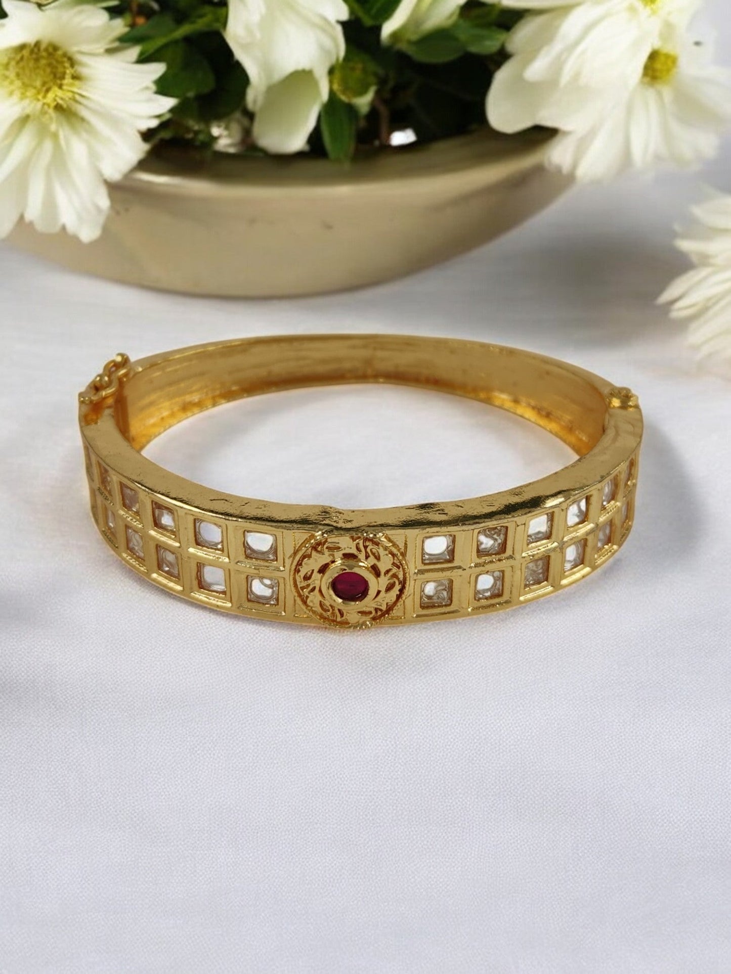 Yashasvi Kundan Bracelet
