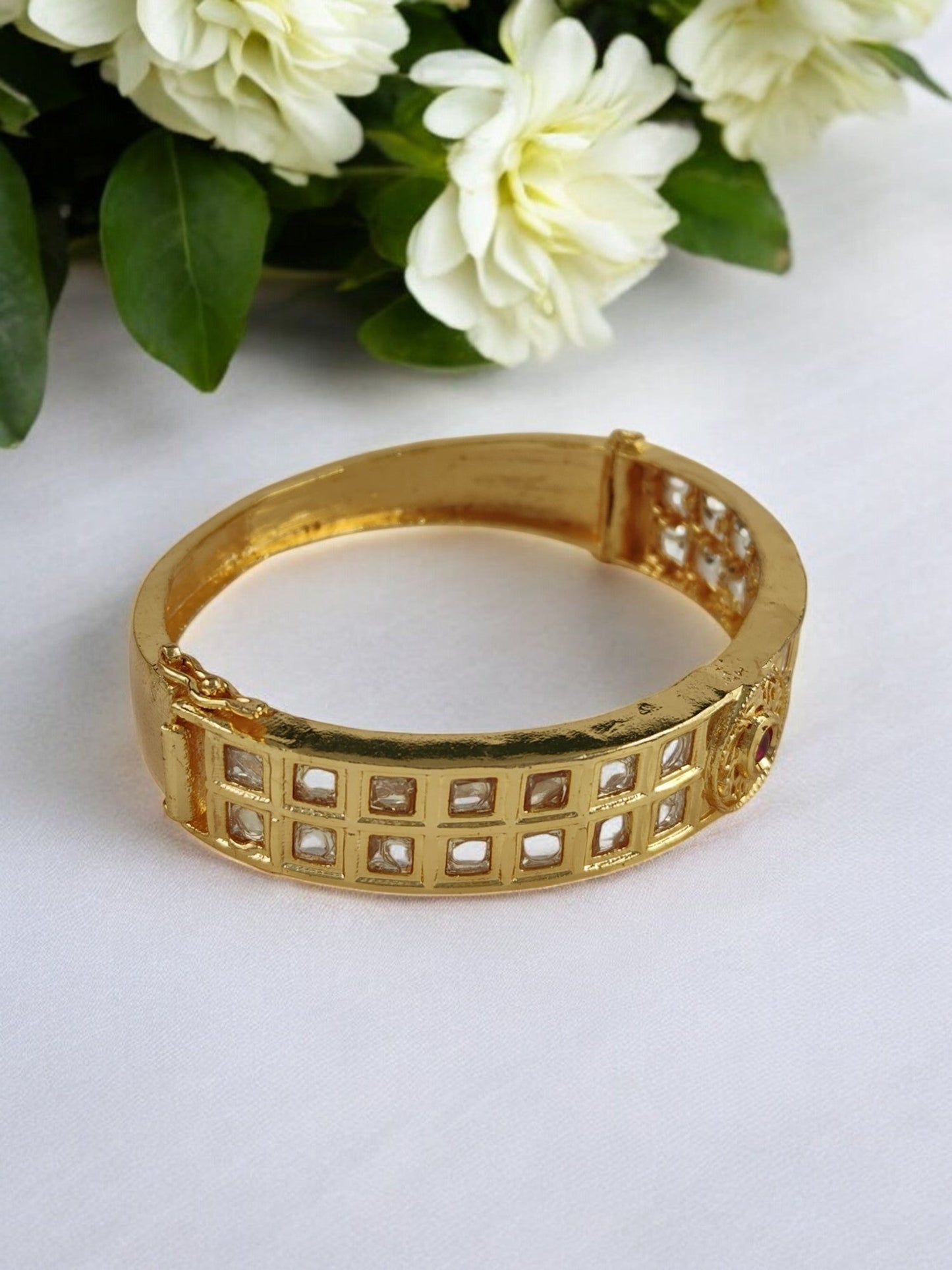 Yashasvi Kundan Bracelet