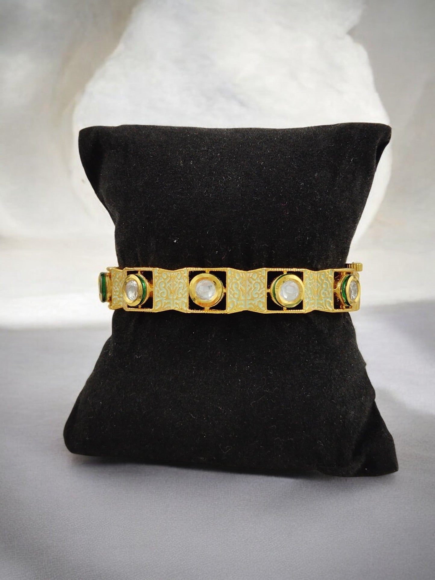 Yukta Kundan Bracelet