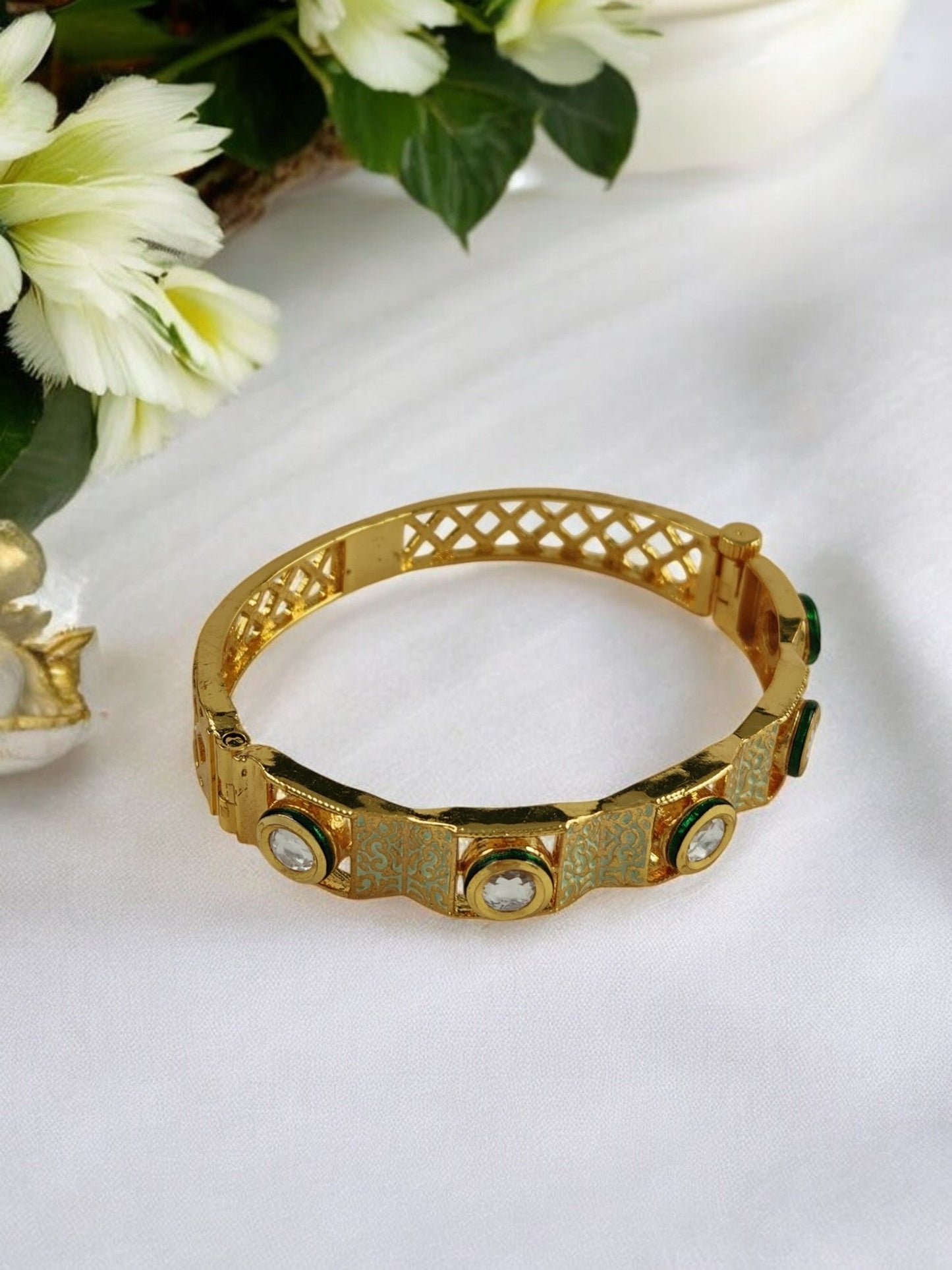 Yukta Kundan Bracelet