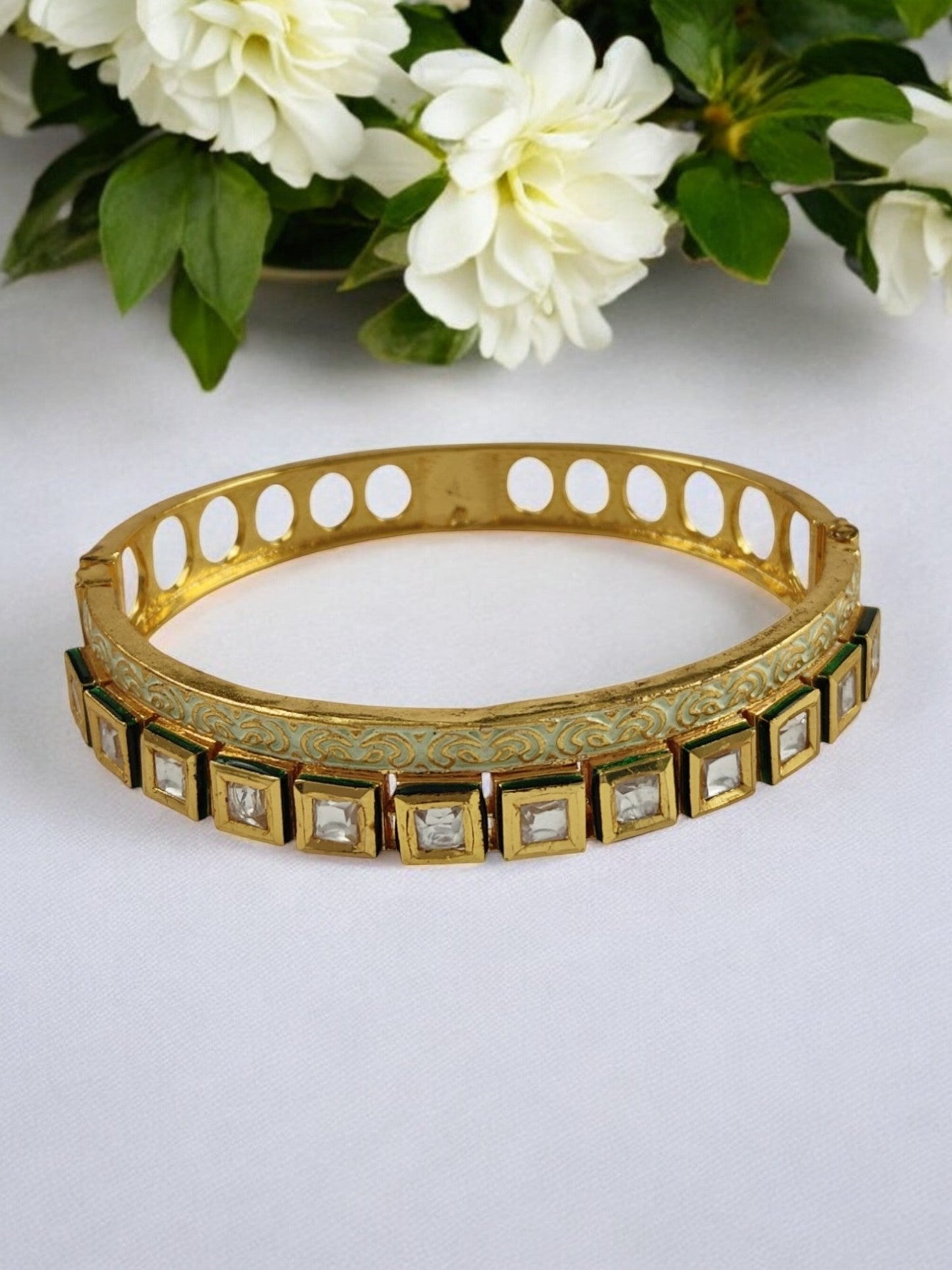 Sakshi Kundan Bracelet