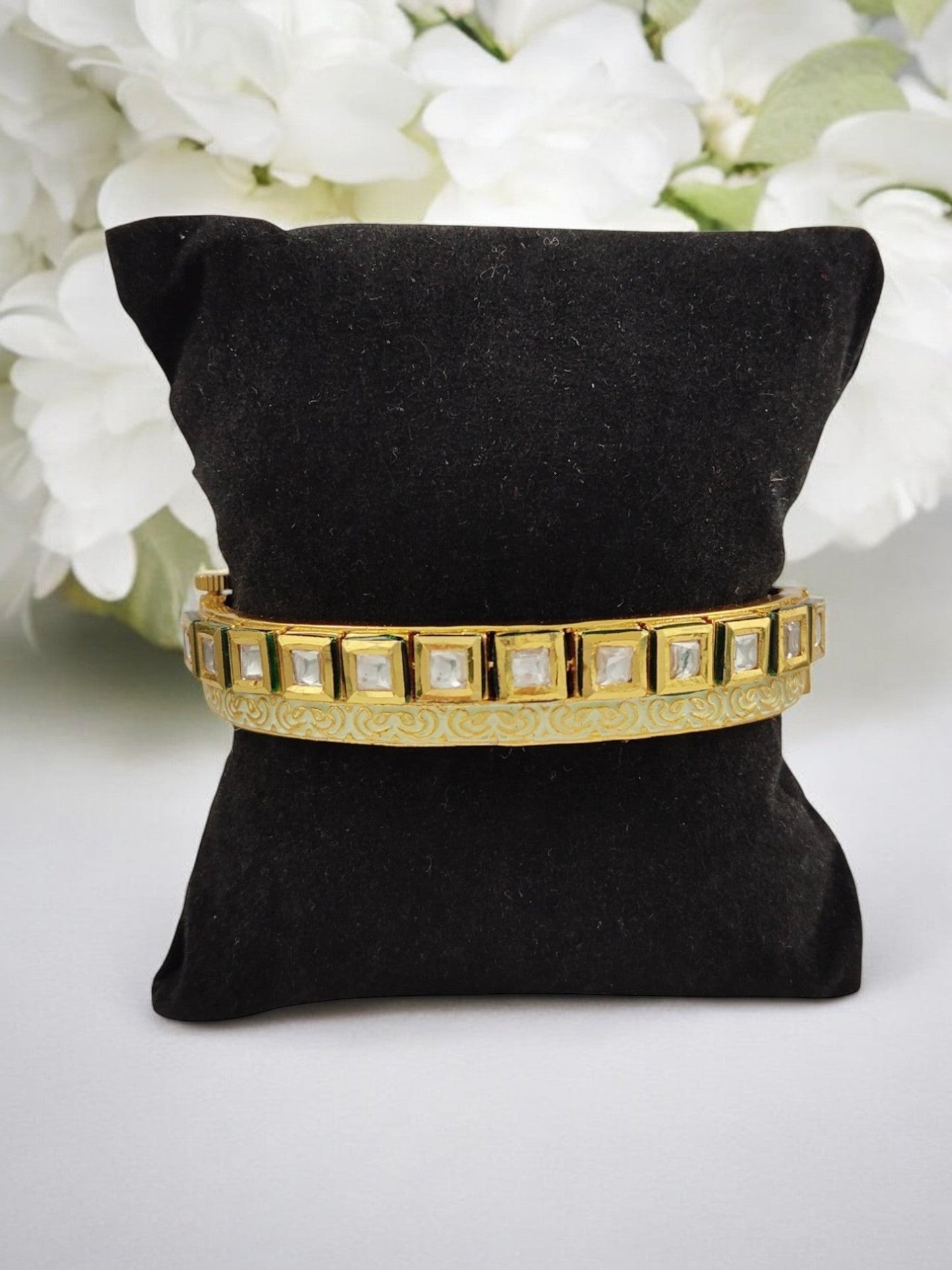 Sakshi Kundan Bracelet