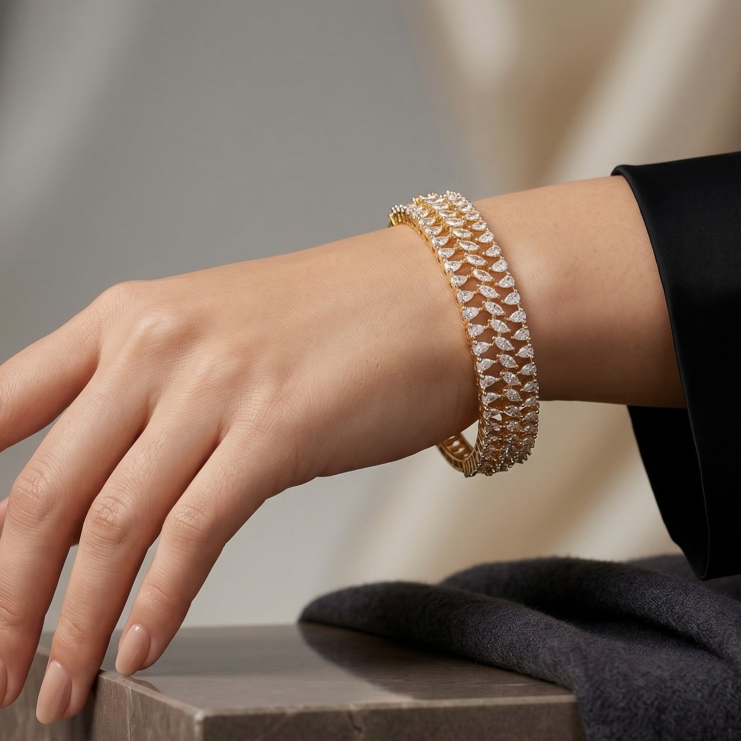 DC Bracelet - E00BQ7