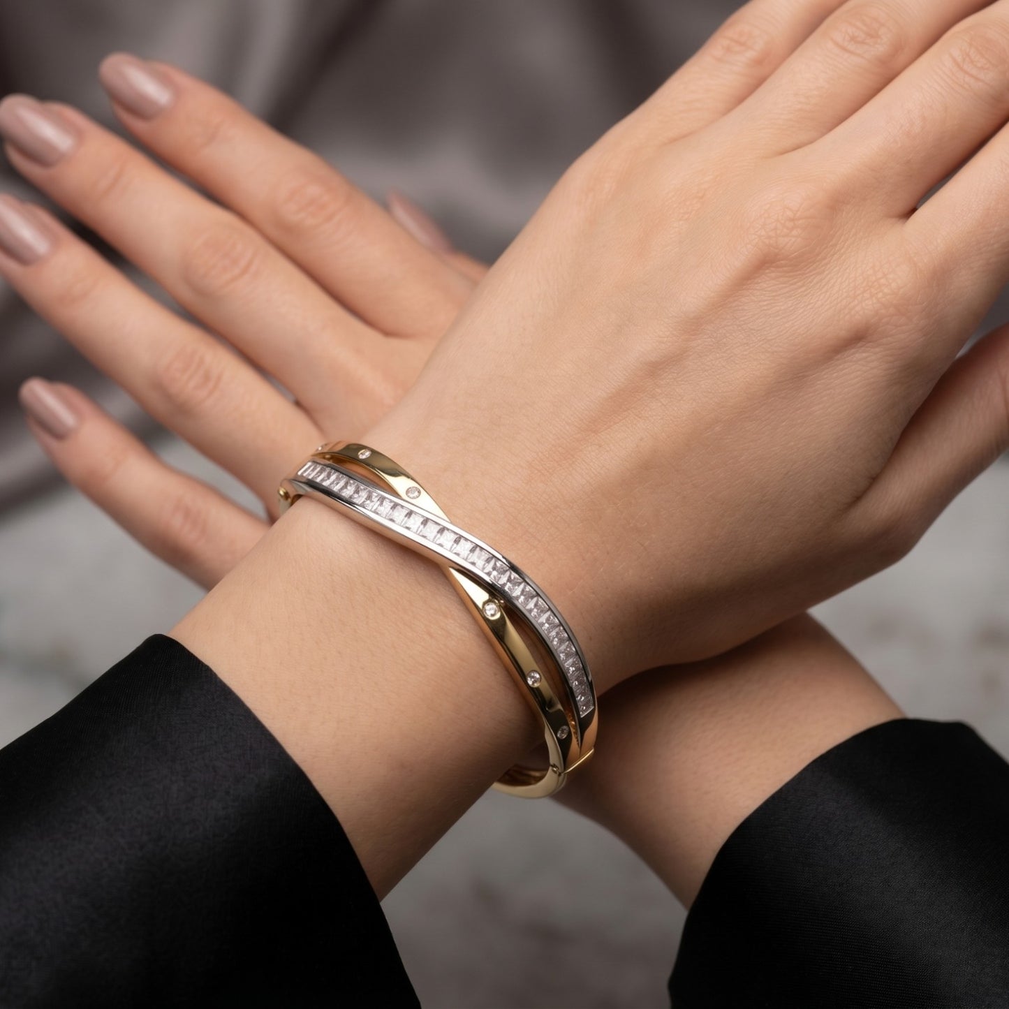 DC Bracelet - E00BQM