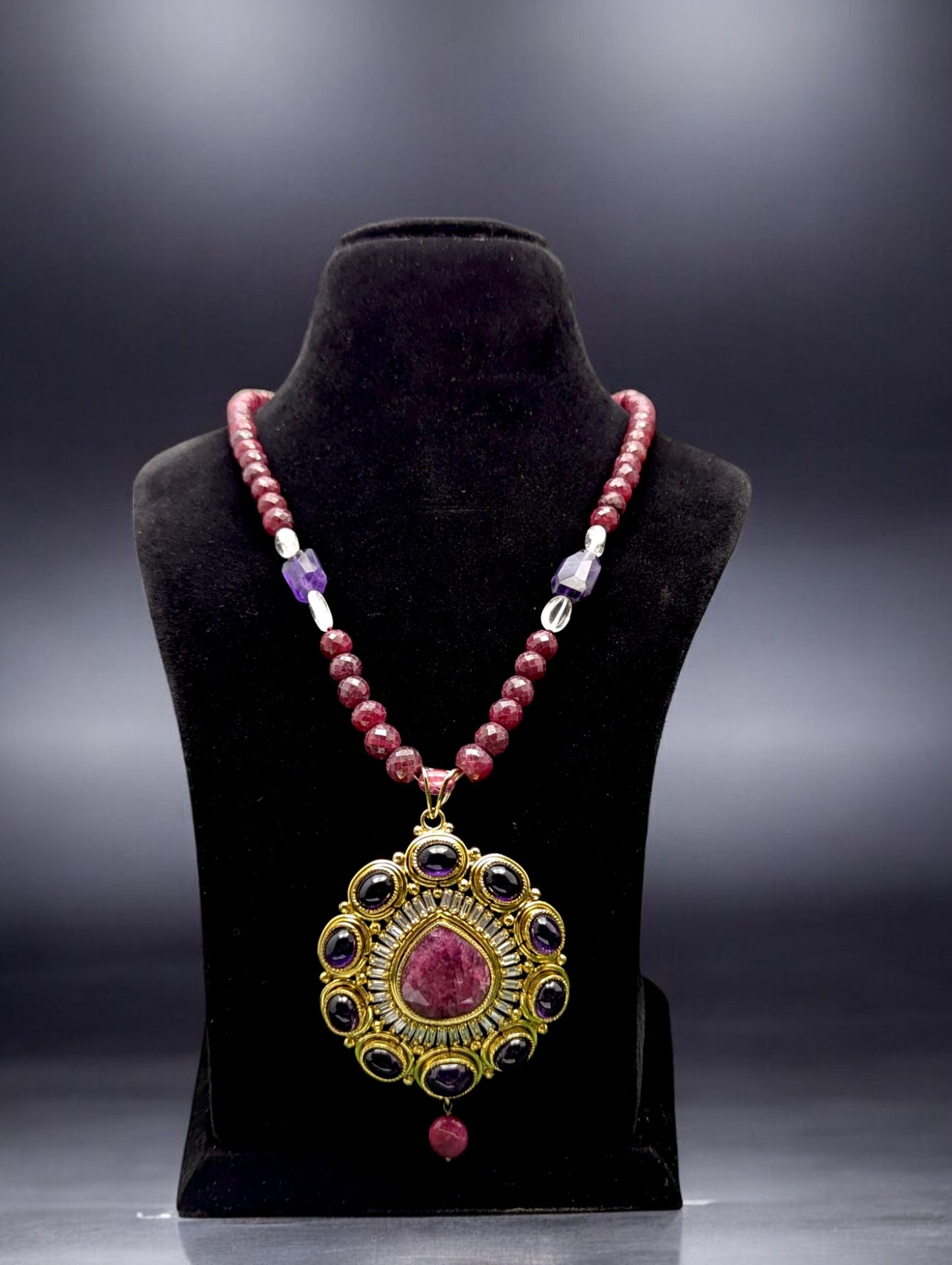 Ira Semi-Pr. Navratan Necklace