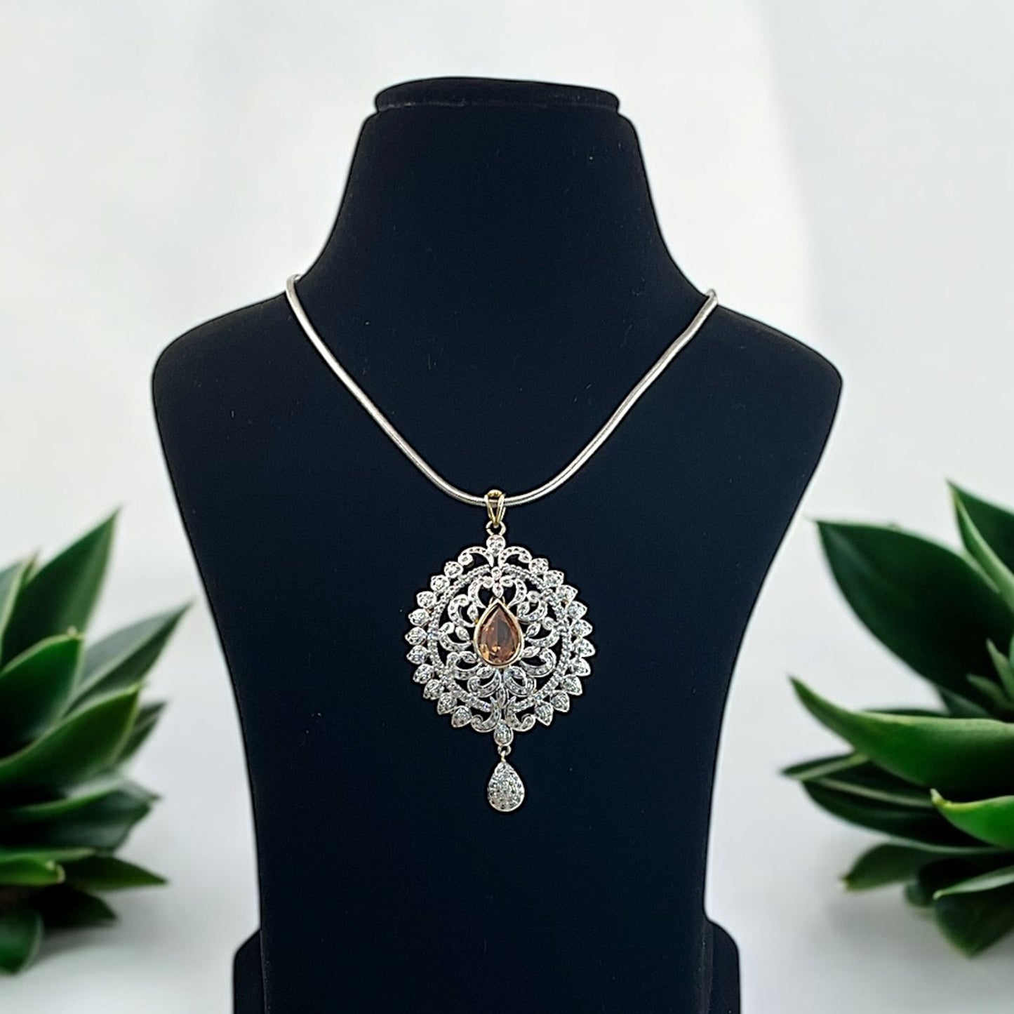 Charvi DC Pendent Set